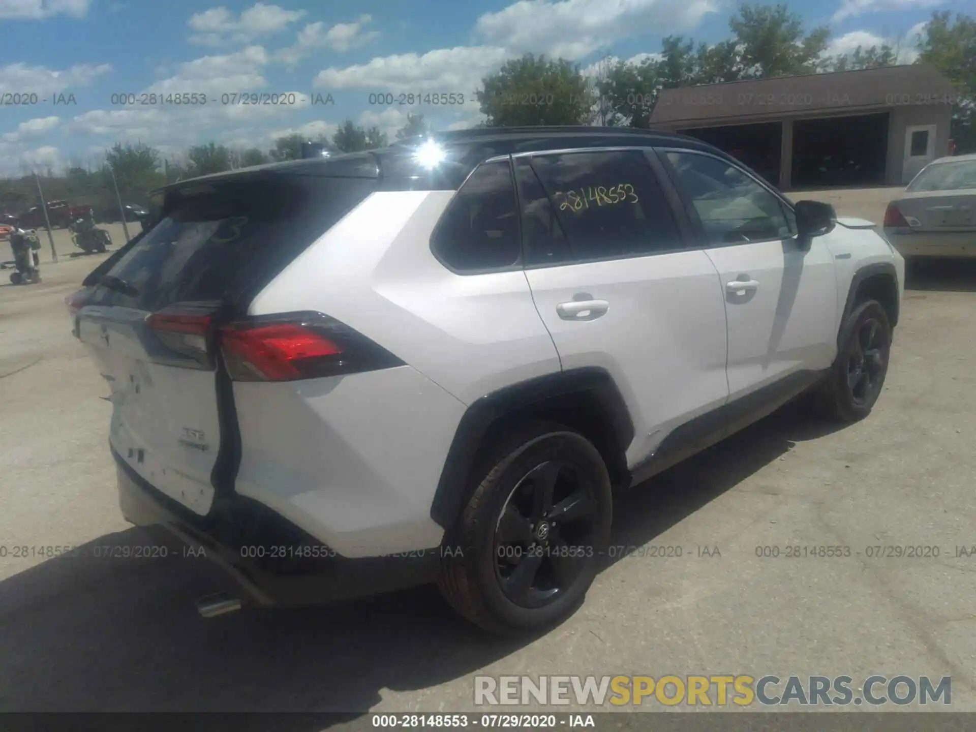 4 Photograph of a damaged car 2T3EWRFV0LW066110 TOYOTA RAV4 2020