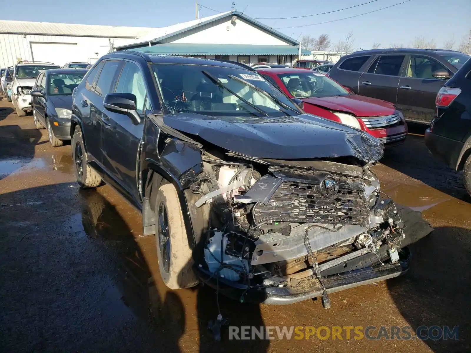 1 Photograph of a damaged car 2T3EWRFV0LW069539 TOYOTA RAV4 2020