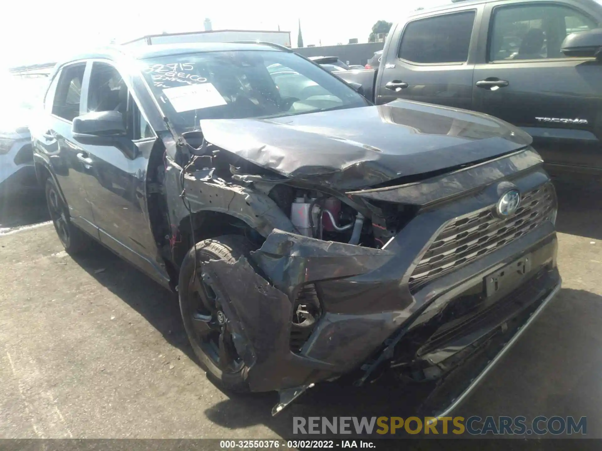 1 Photograph of a damaged car 2T3EWRFV0LW073140 TOYOTA RAV4 2020