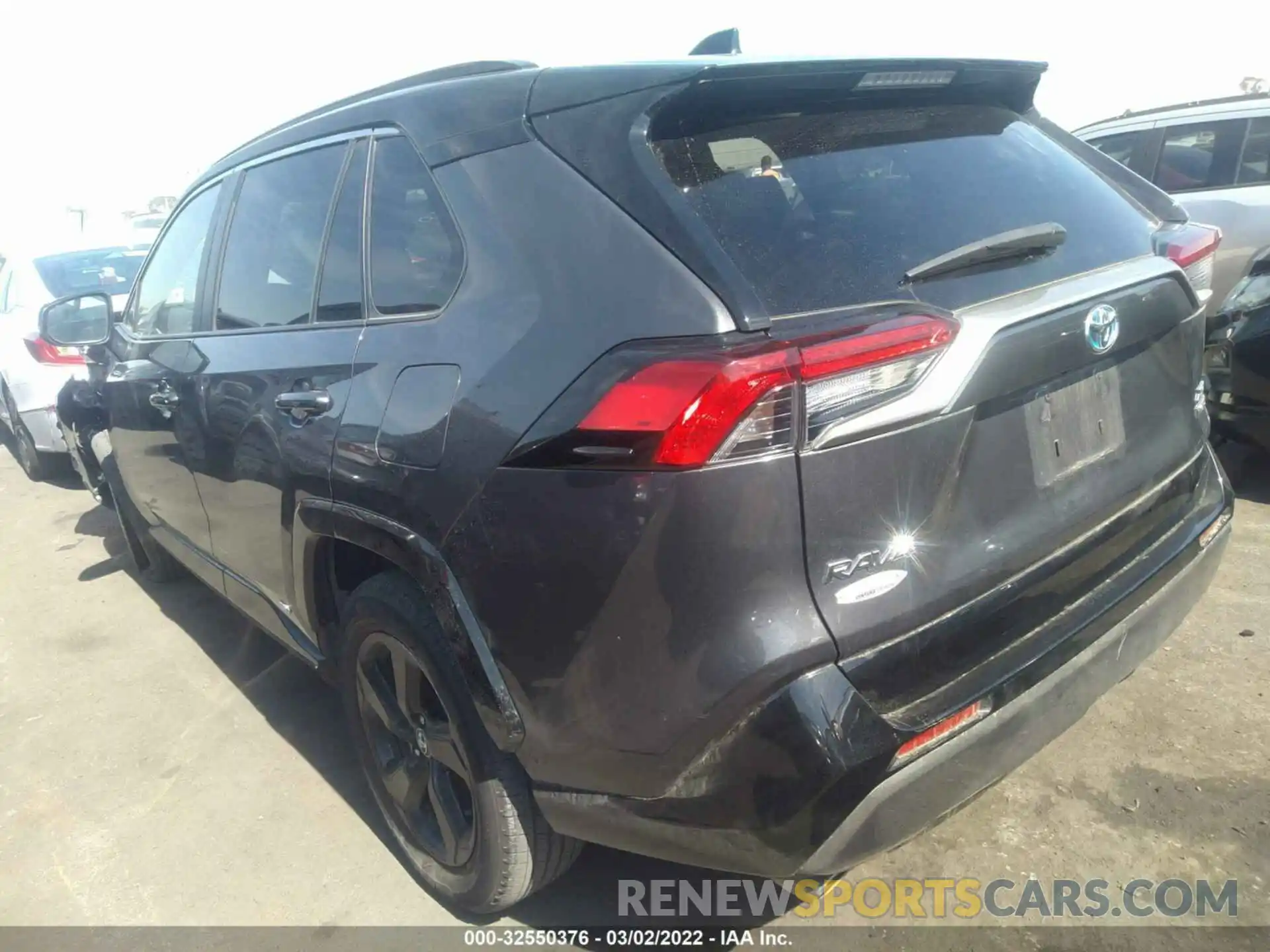 3 Photograph of a damaged car 2T3EWRFV0LW073140 TOYOTA RAV4 2020