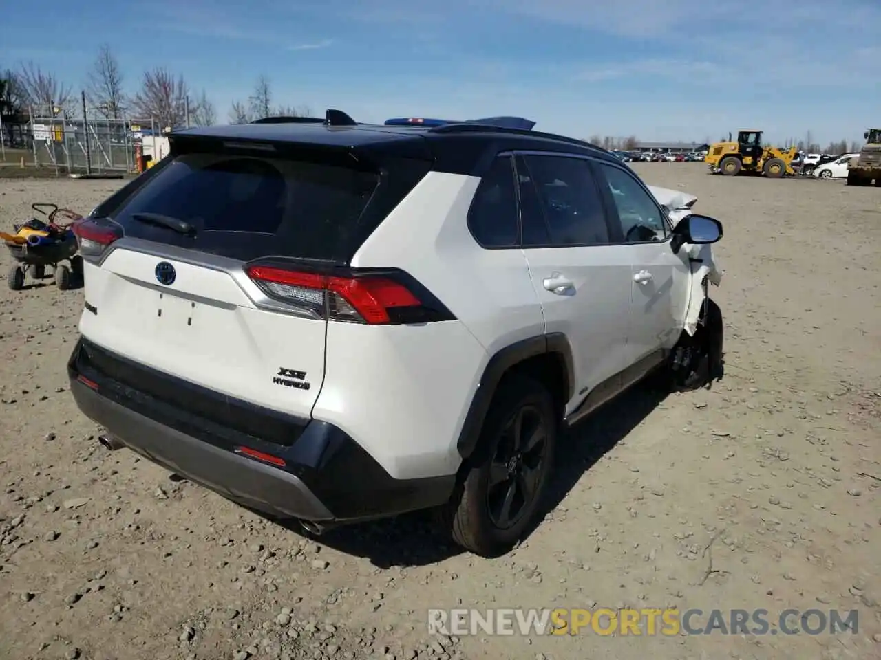 4 Photograph of a damaged car 2T3EWRFV0LW082257 TOYOTA RAV4 2020