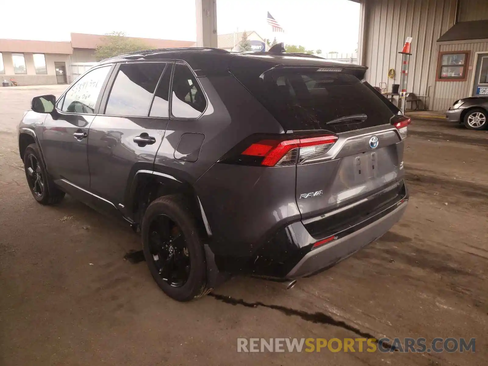 3 Photograph of a damaged car 2T3EWRFV0LW099060 TOYOTA RAV4 2020