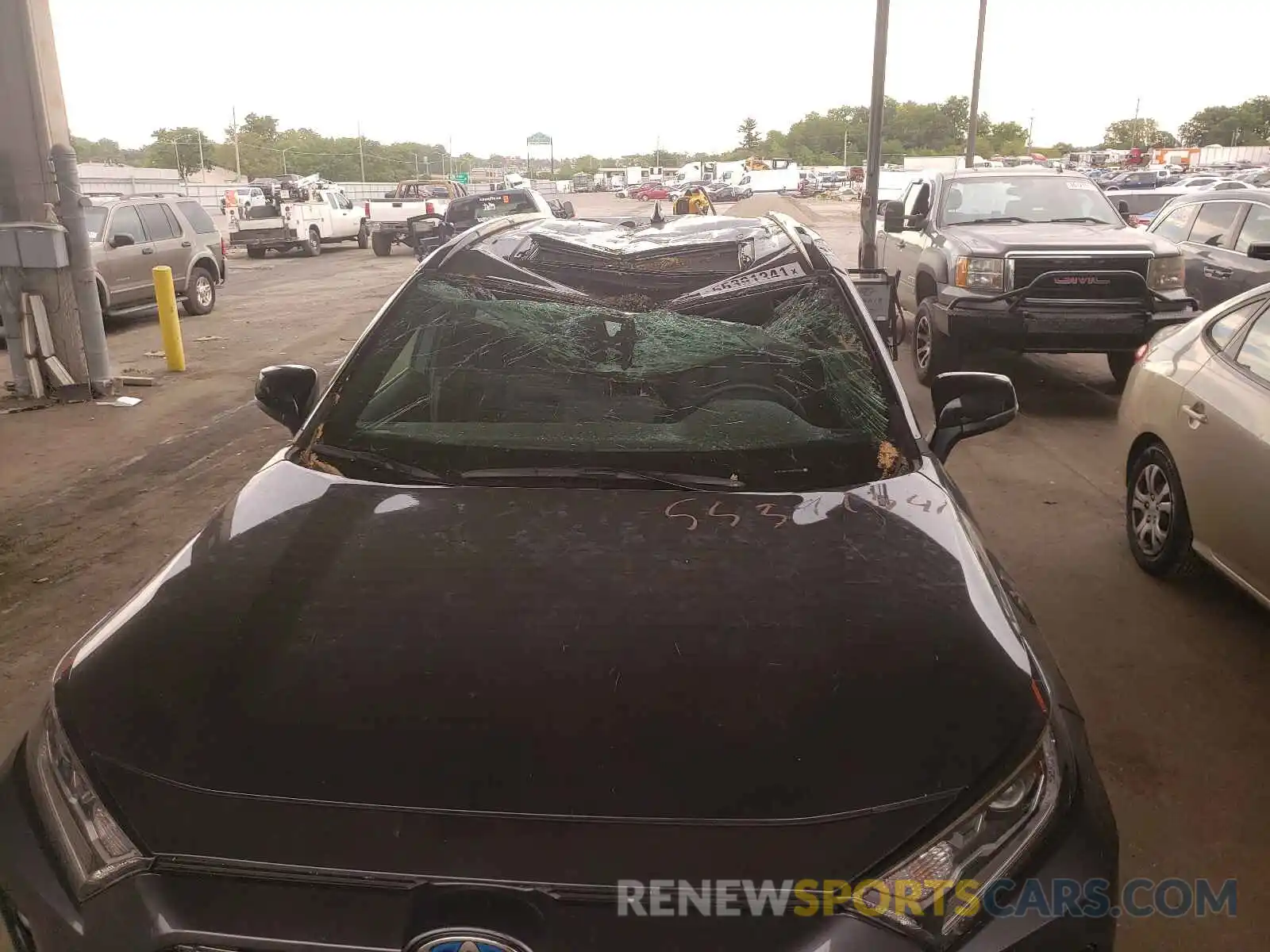 9 Photograph of a damaged car 2T3EWRFV0LW099060 TOYOTA RAV4 2020