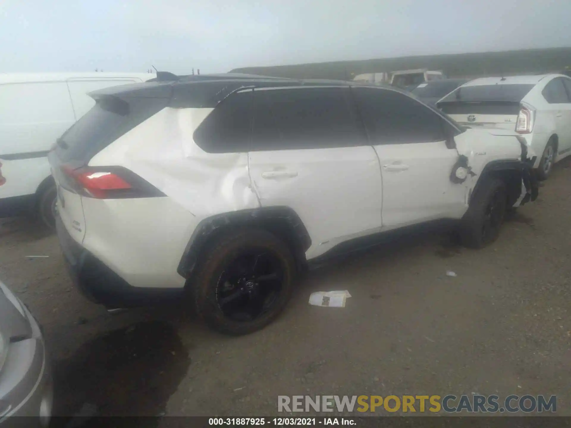 4 Photograph of a damaged car 2T3EWRFV1LW064642 TOYOTA RAV4 2020