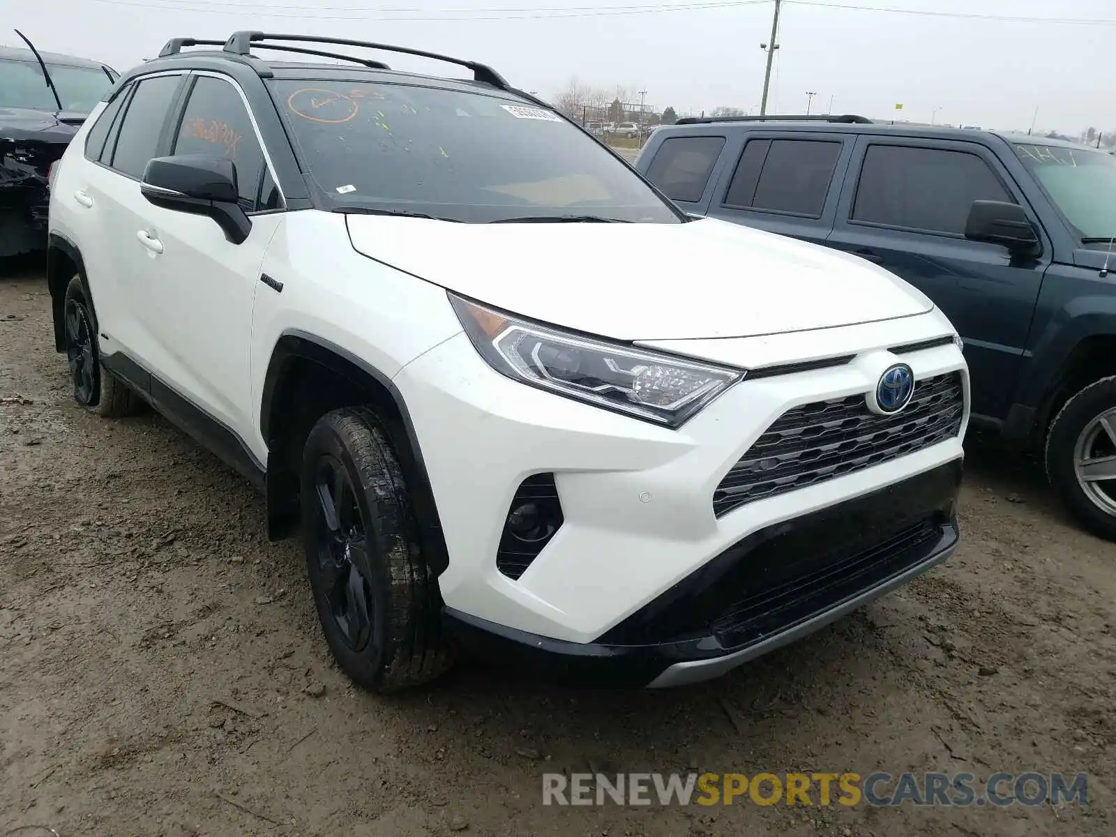 1 Photograph of a damaged car 2T3EWRFV1LW074216 TOYOTA RAV4 2020