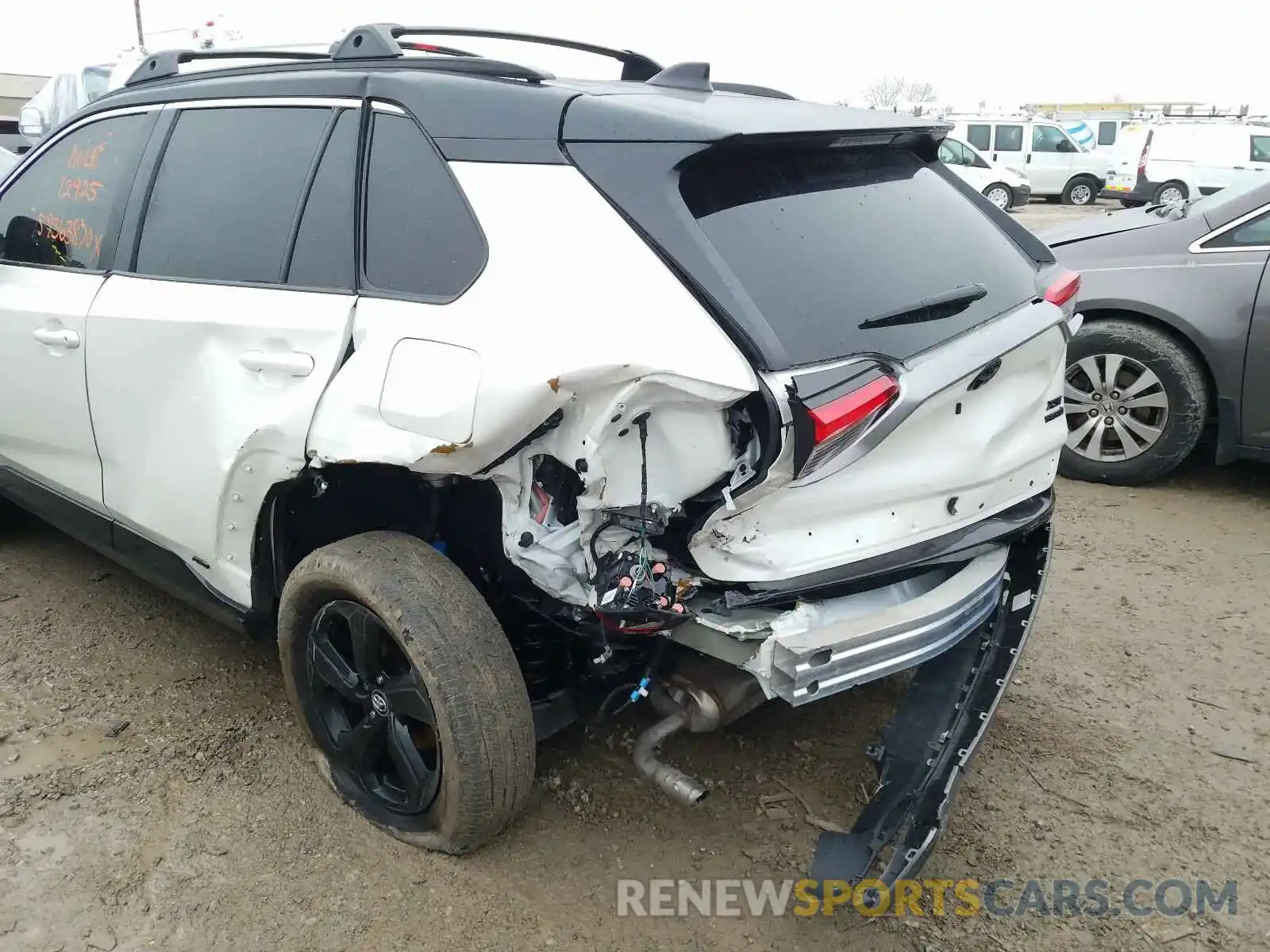 9 Photograph of a damaged car 2T3EWRFV1LW074216 TOYOTA RAV4 2020