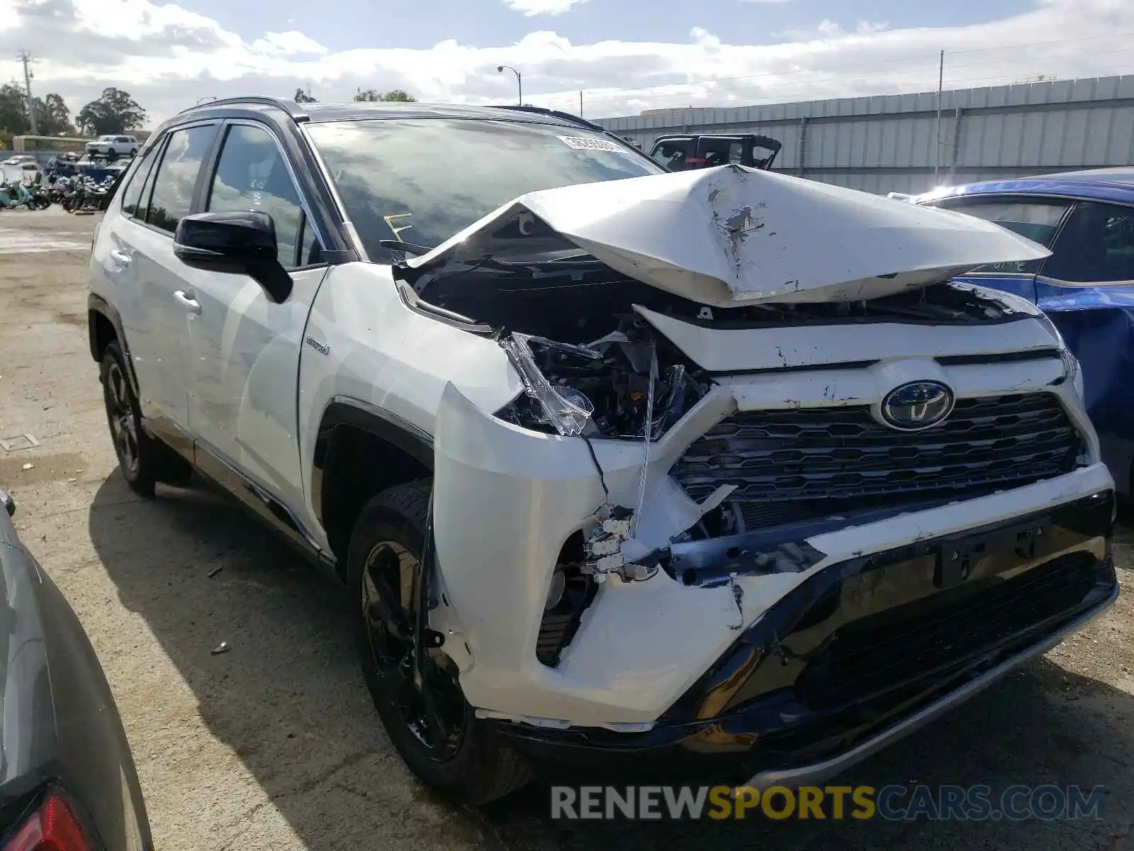 1 Photograph of a damaged car 2T3EWRFV1LW076533 TOYOTA RAV4 2020