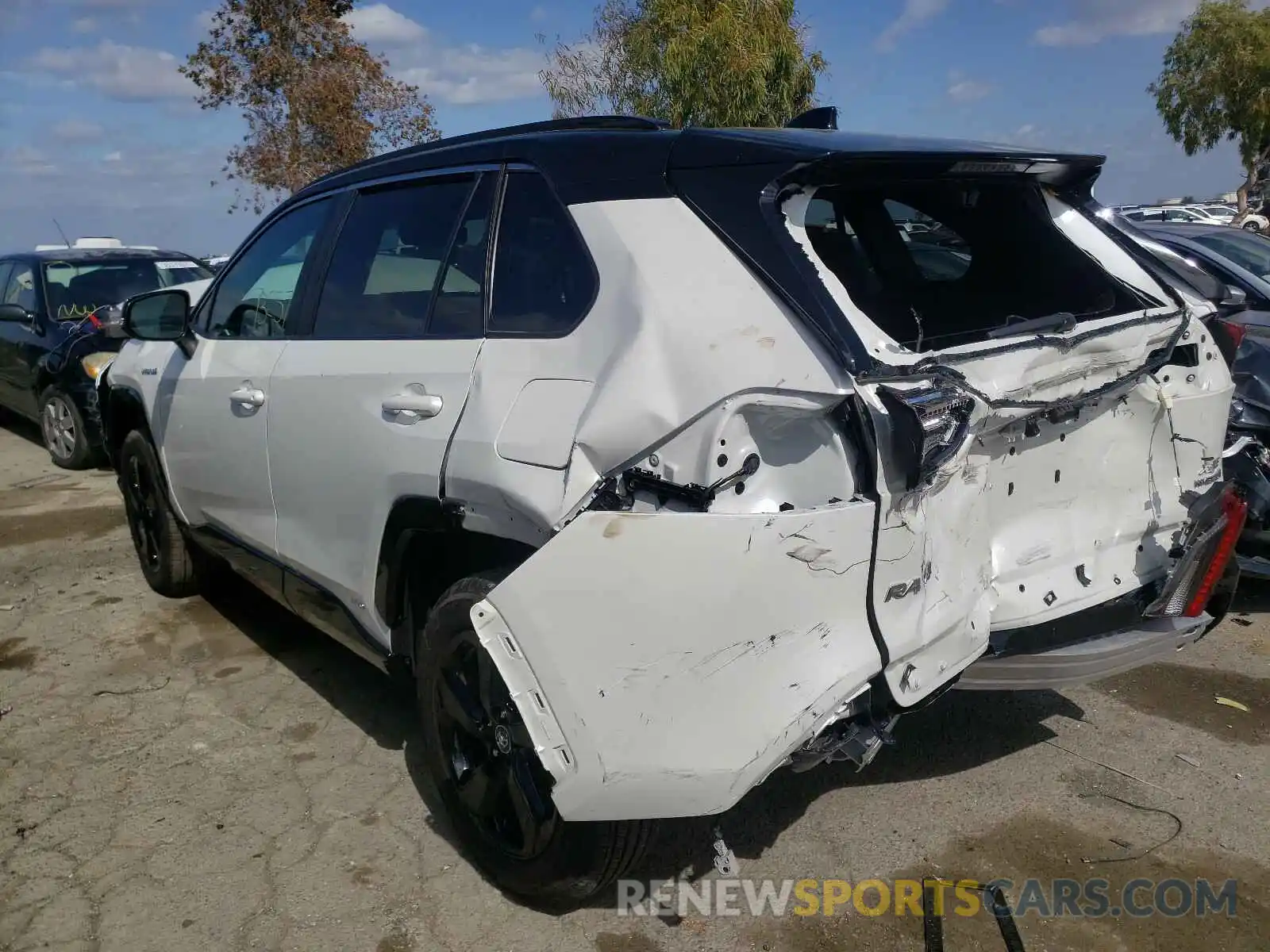 3 Photograph of a damaged car 2T3EWRFV1LW076533 TOYOTA RAV4 2020