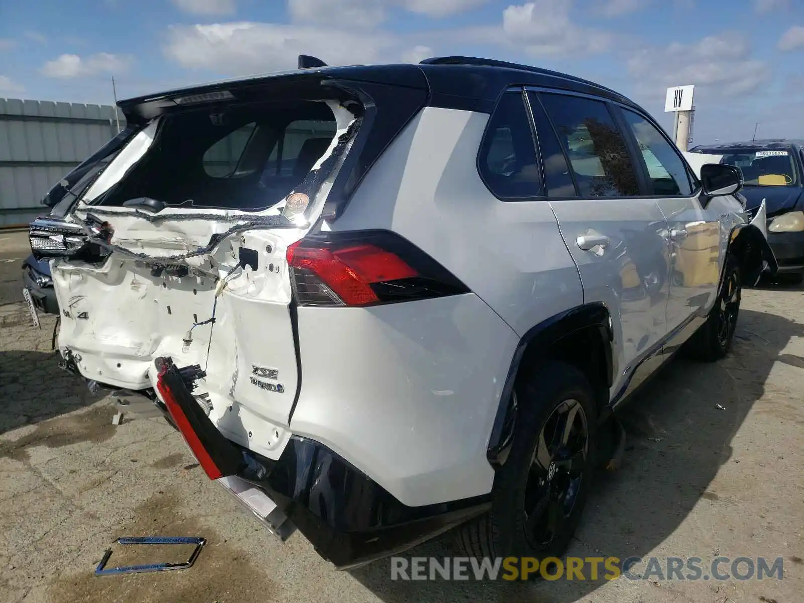 4 Photograph of a damaged car 2T3EWRFV1LW076533 TOYOTA RAV4 2020