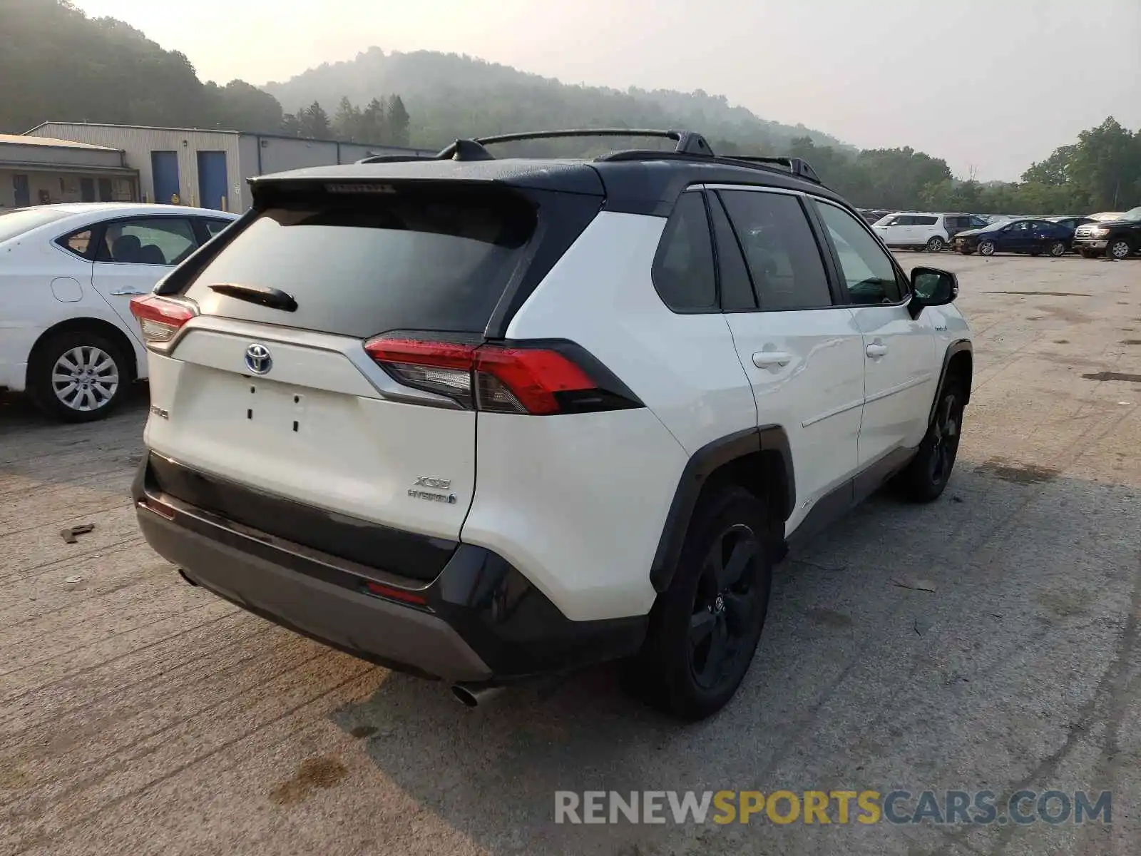 4 Photograph of a damaged car 2T3EWRFV1LW099648 TOYOTA RAV4 2020