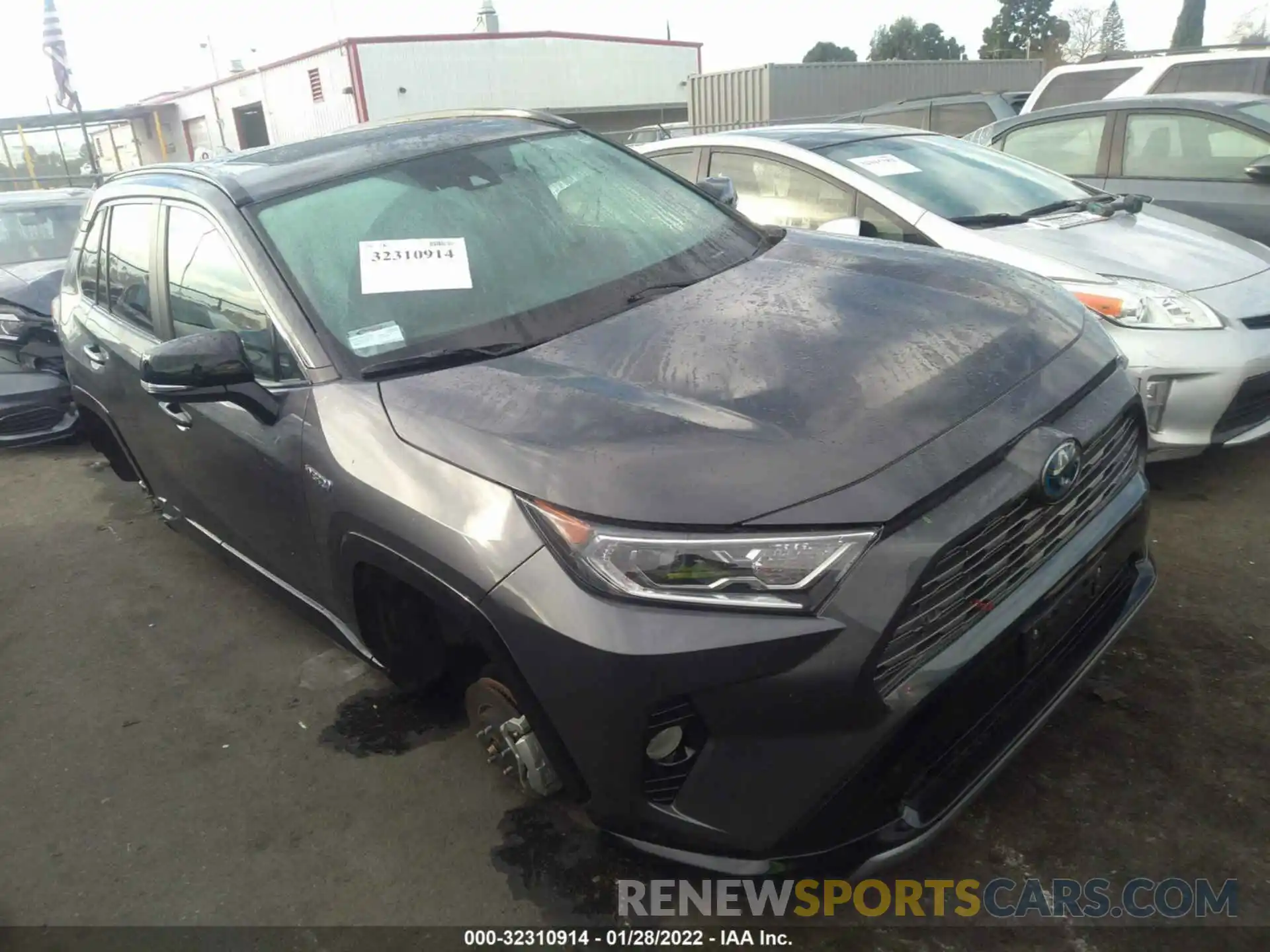 1 Photograph of a damaged car 2T3EWRFV2LW062320 TOYOTA RAV4 2020