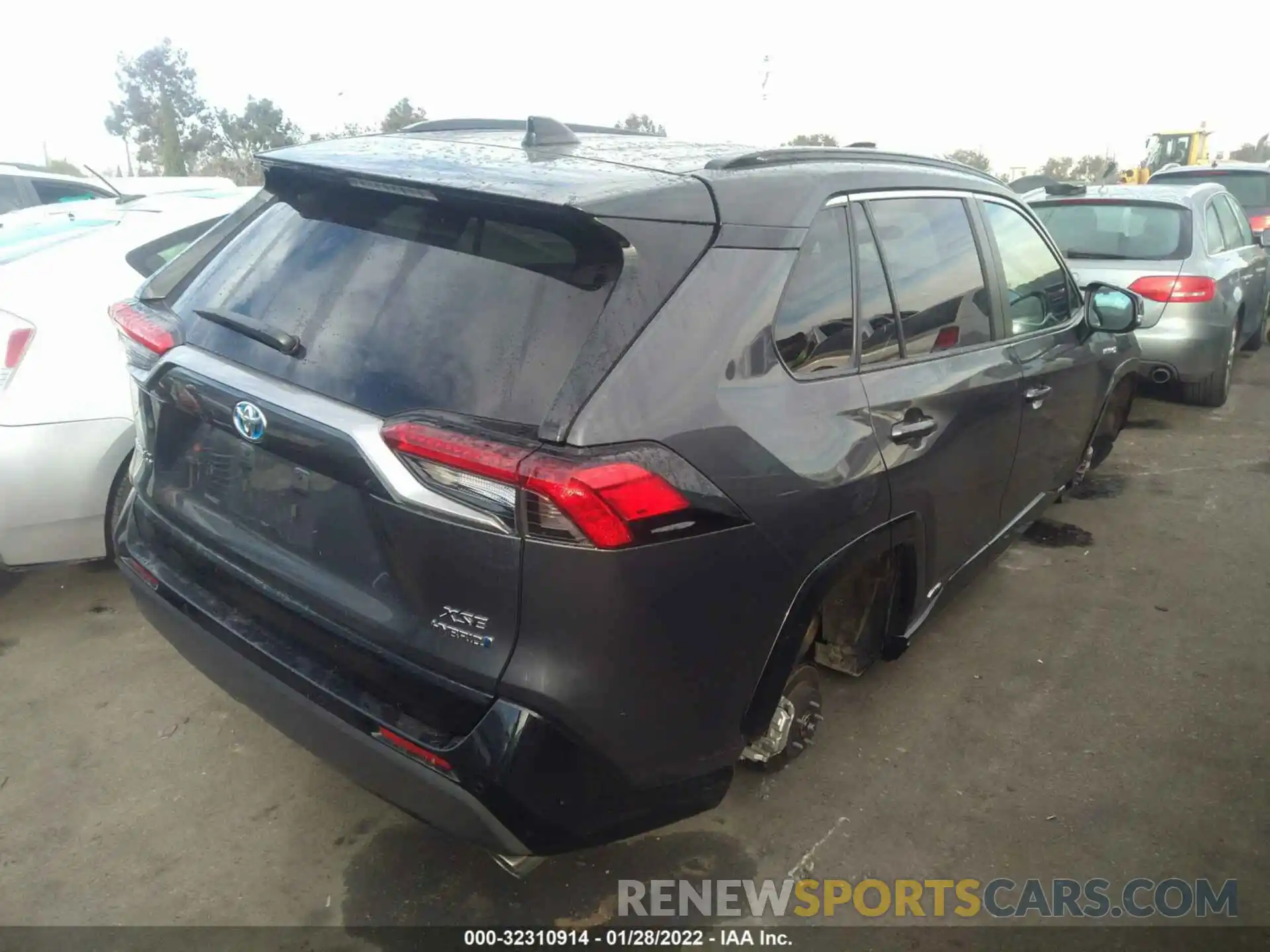 4 Photograph of a damaged car 2T3EWRFV2LW062320 TOYOTA RAV4 2020