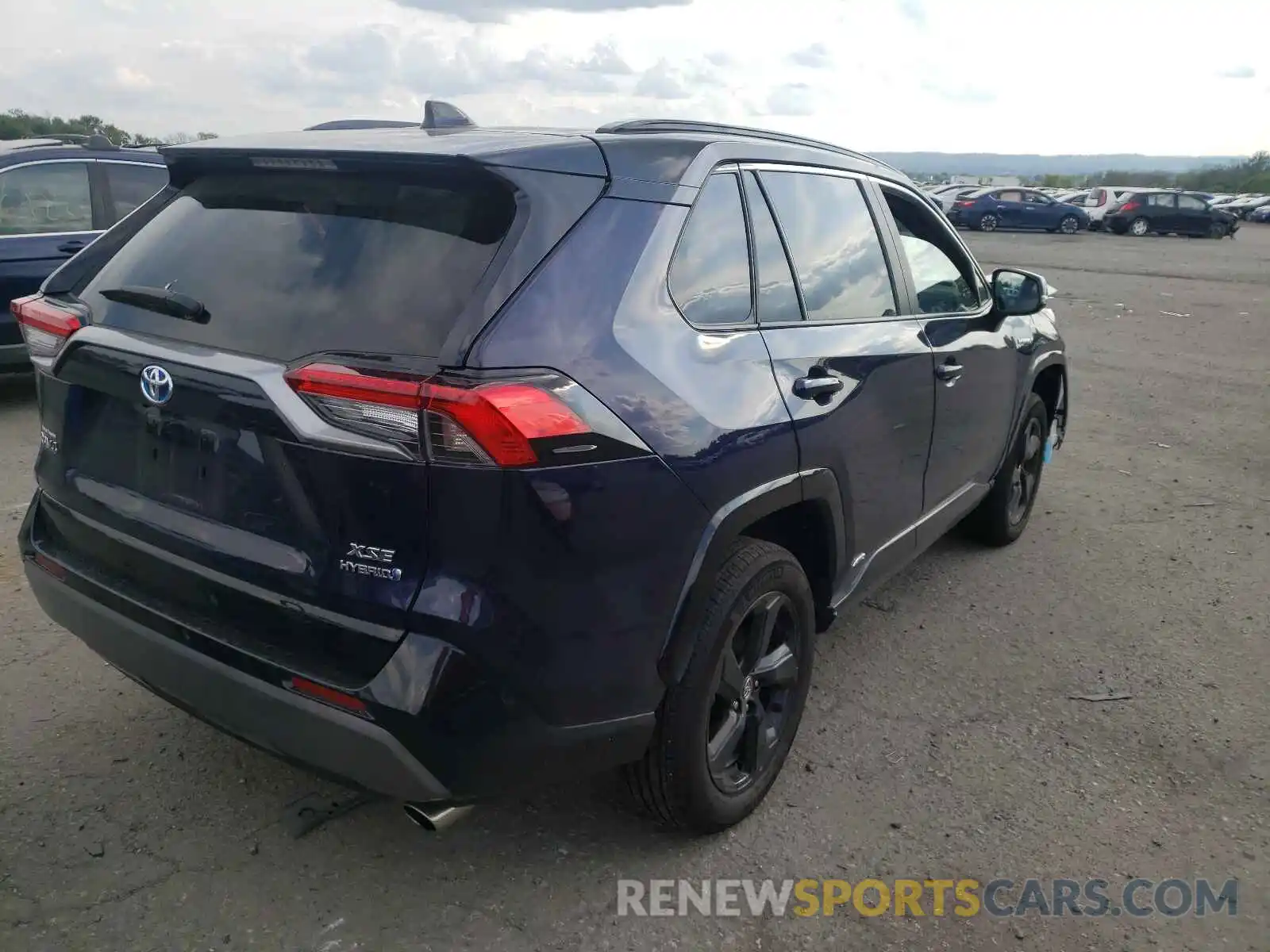 4 Photograph of a damaged car 2T3EWRFV2LW084737 TOYOTA RAV4 2020