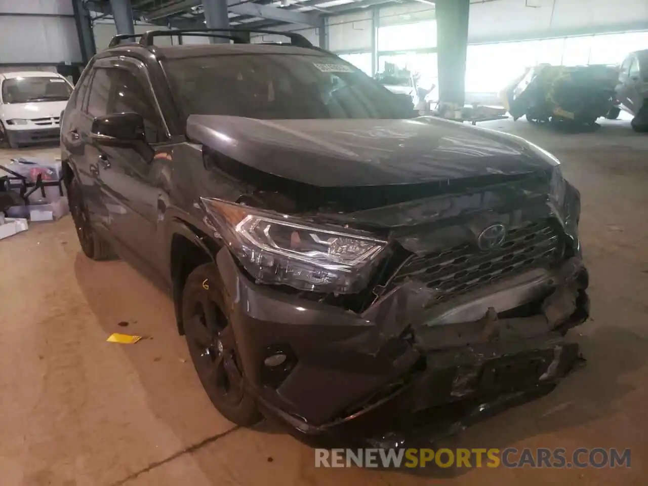 1 Photograph of a damaged car 2T3EWRFV3LW047292 TOYOTA RAV4 2020