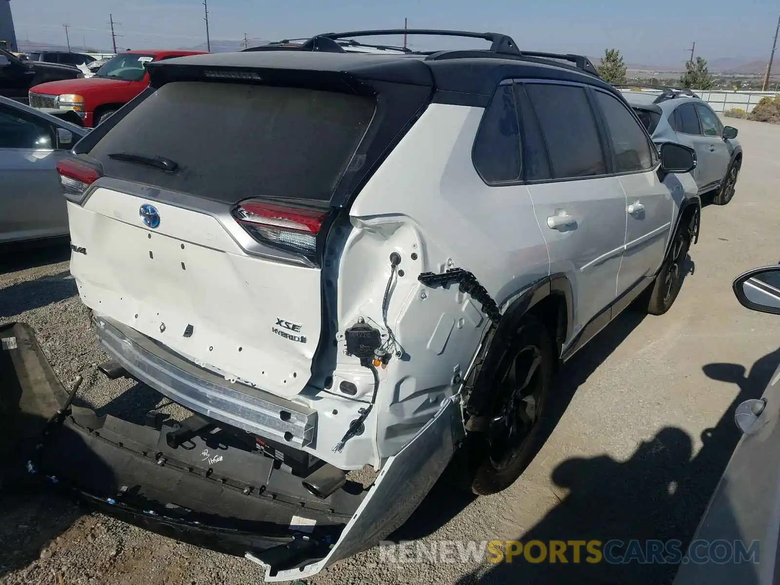 4 Photograph of a damaged car 2T3EWRFV3LW048801 TOYOTA RAV4 2020