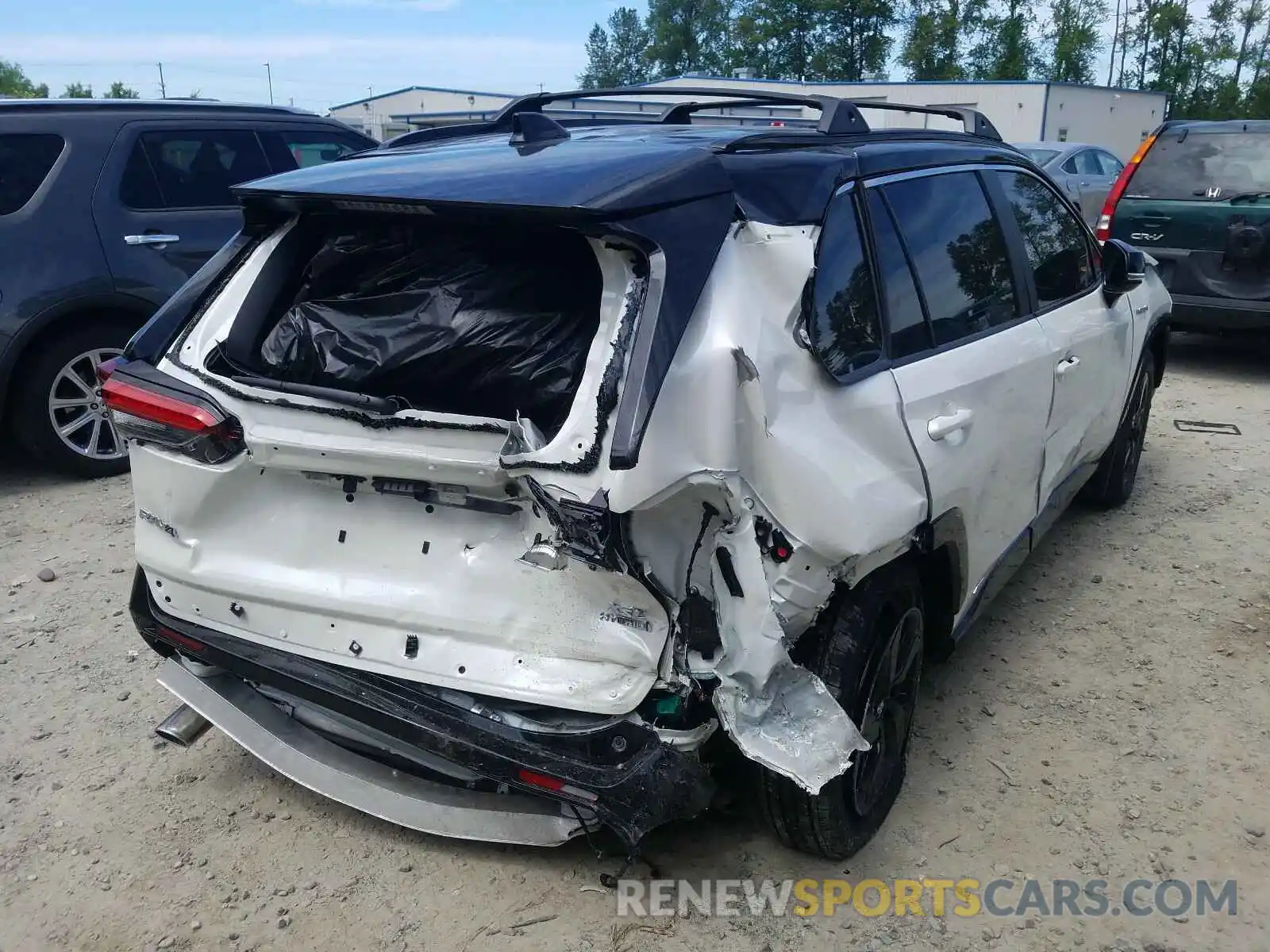4 Photograph of a damaged car 2T3EWRFV3LW052167 TOYOTA RAV4 2020