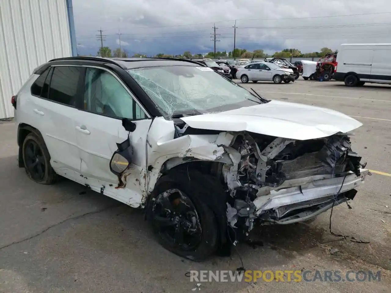 1 Photograph of a damaged car 2T3EWRFV3LW054260 TOYOTA RAV4 2020