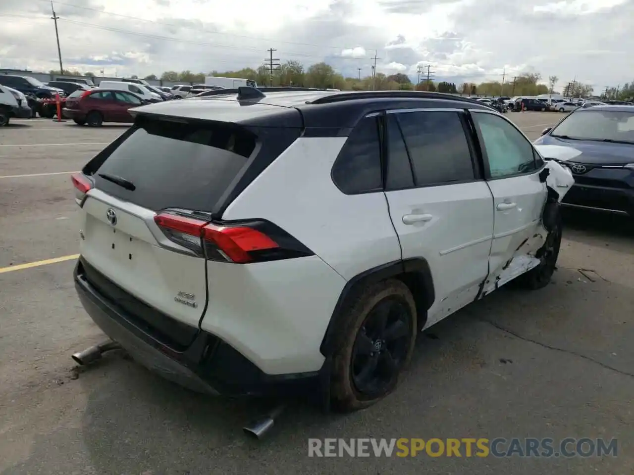 4 Photograph of a damaged car 2T3EWRFV3LW054260 TOYOTA RAV4 2020