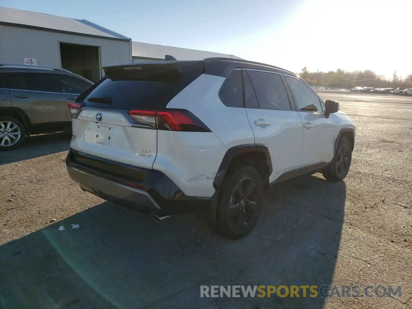 4 Photograph of a damaged car 2T3EWRFV3LW054971 TOYOTA RAV4 2020