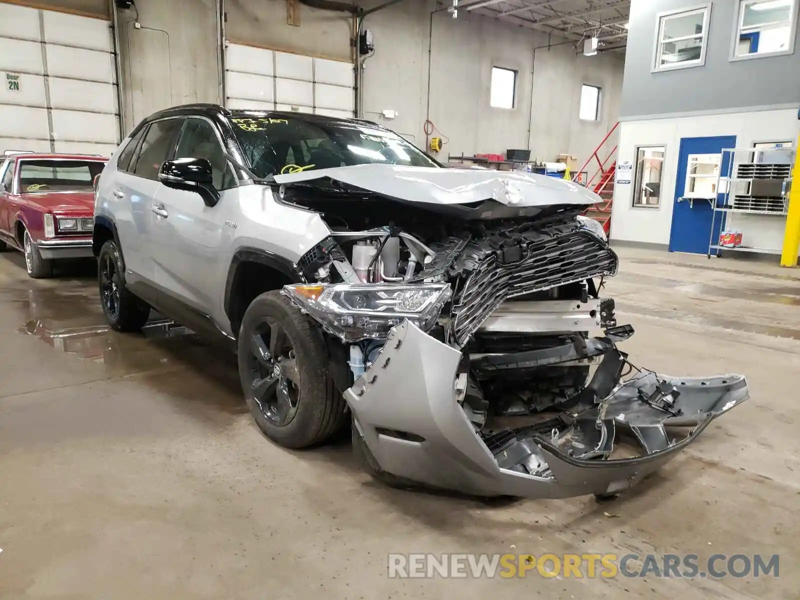 1 Photograph of a damaged car 2T3EWRFV3LW062553 TOYOTA RAV4 2020