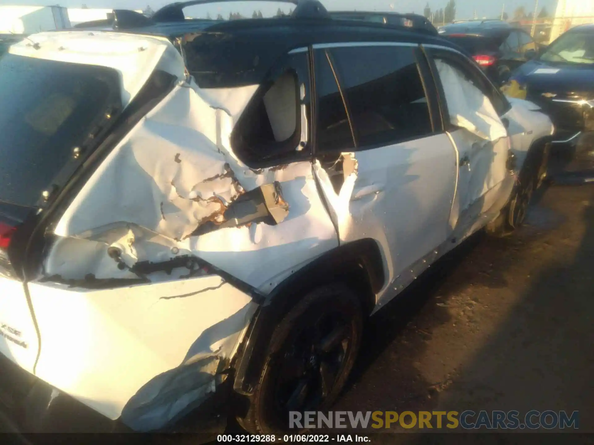 6 Photograph of a damaged car 2T3EWRFV3LW066134 TOYOTA RAV4 2020