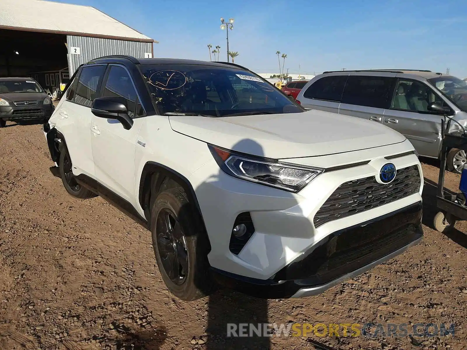 1 Photograph of a damaged car 2T3EWRFV3LW069650 TOYOTA RAV4 2020