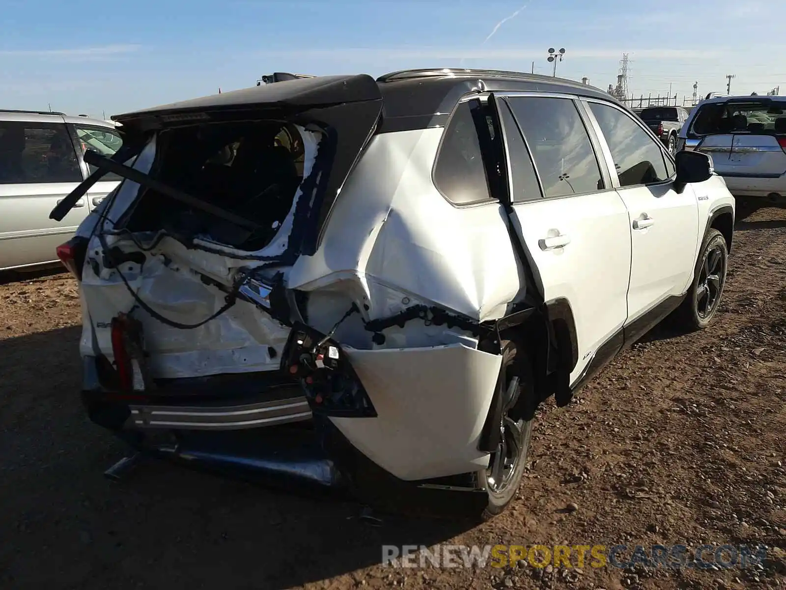 4 Photograph of a damaged car 2T3EWRFV3LW069650 TOYOTA RAV4 2020