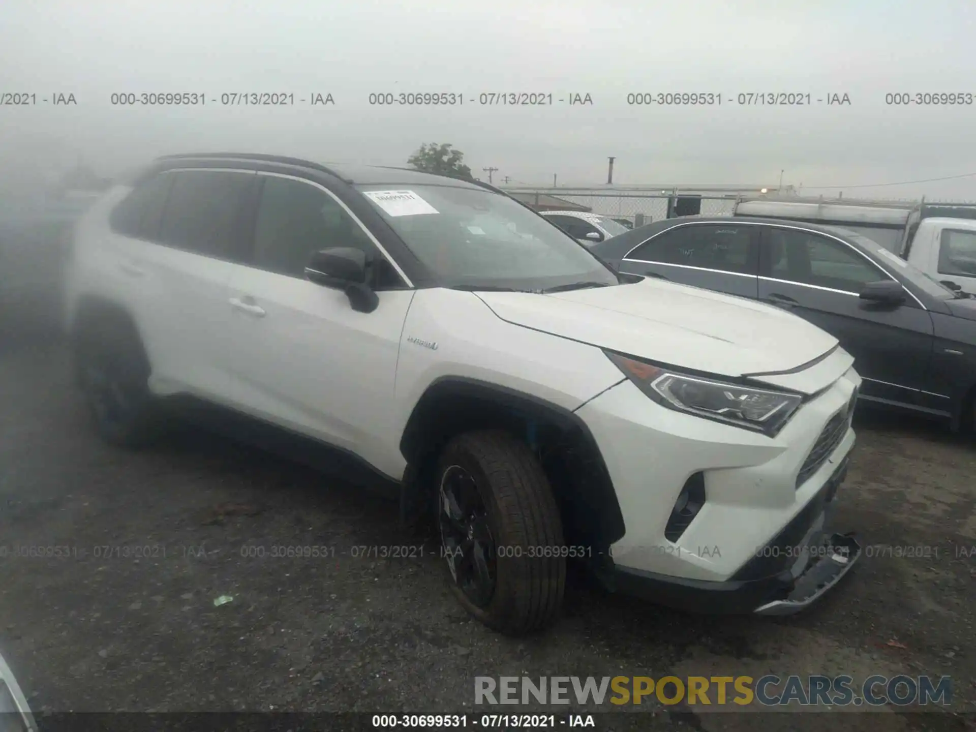 1 Photograph of a damaged car 2T3EWRFV3LW083080 TOYOTA RAV4 2020