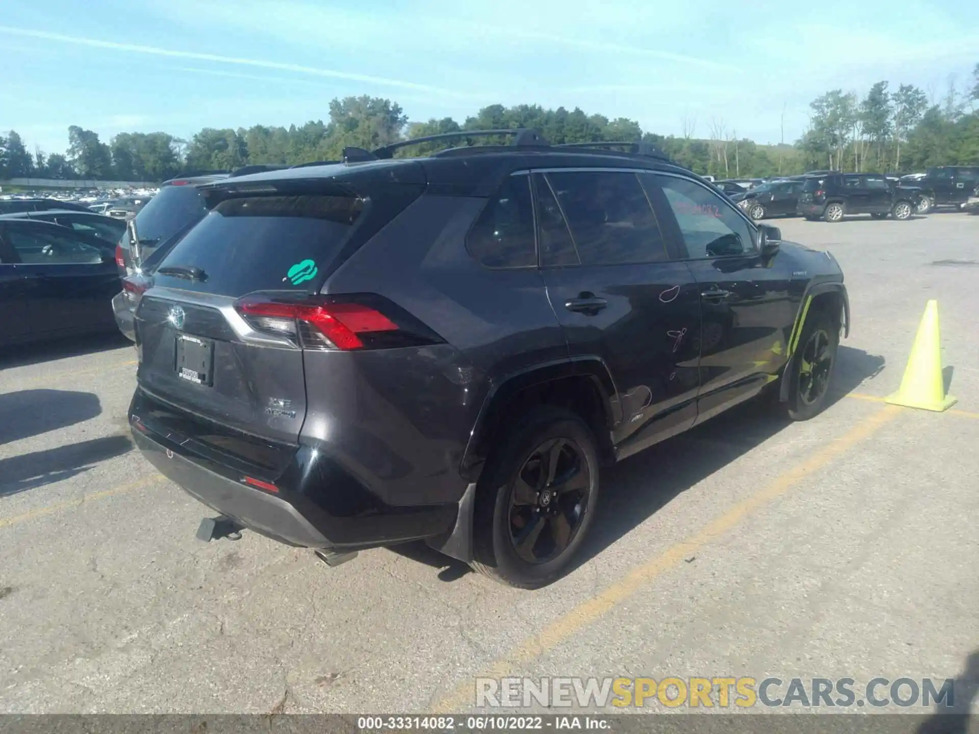 4 Photograph of a damaged car 2T3EWRFV3LW097772 TOYOTA RAV4 2020