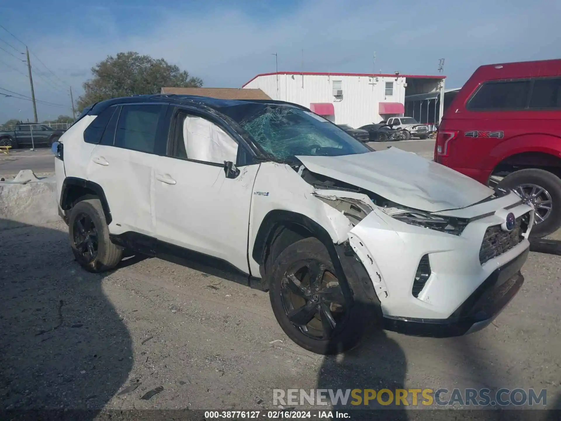 1 Photograph of a damaged car 2T3EWRFV3LW097867 TOYOTA RAV4 2020