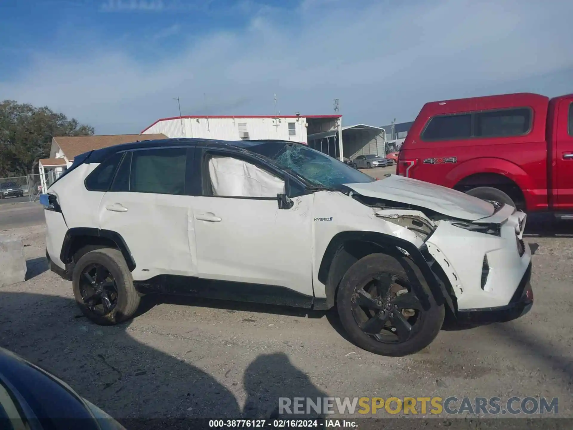 13 Photograph of a damaged car 2T3EWRFV3LW097867 TOYOTA RAV4 2020