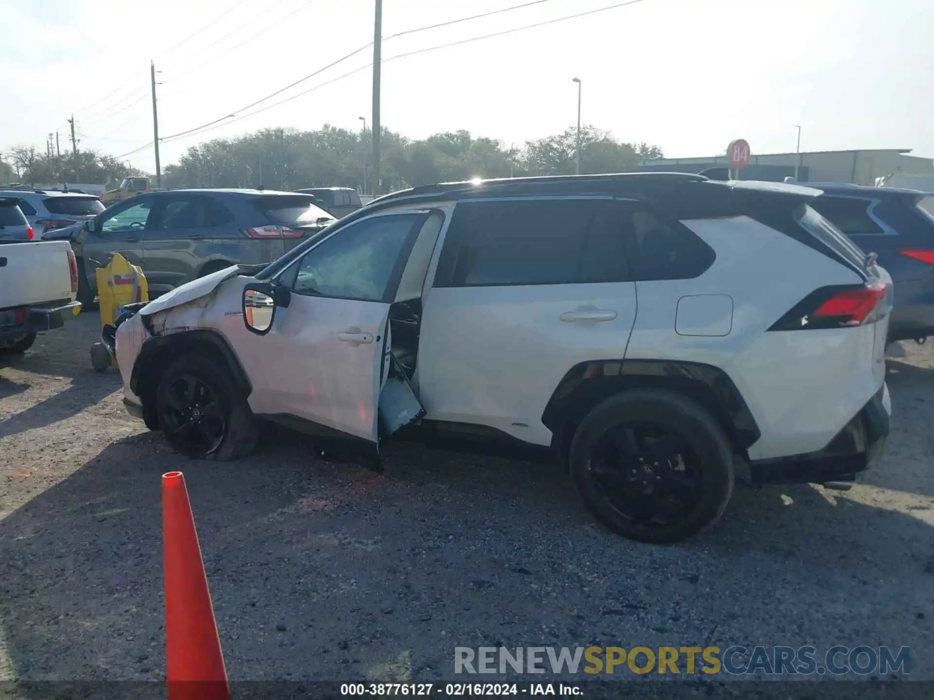 14 Photograph of a damaged car 2T3EWRFV3LW097867 TOYOTA RAV4 2020