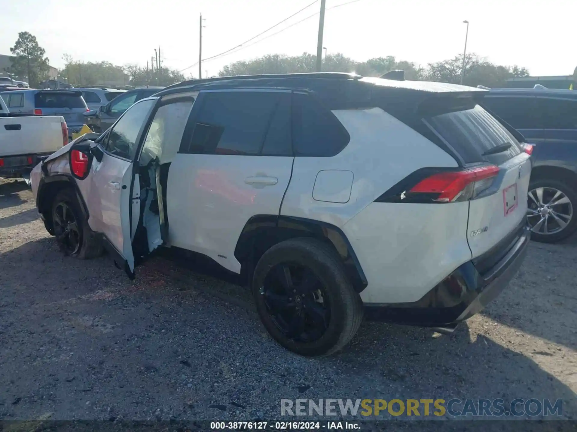 3 Photograph of a damaged car 2T3EWRFV3LW097867 TOYOTA RAV4 2020