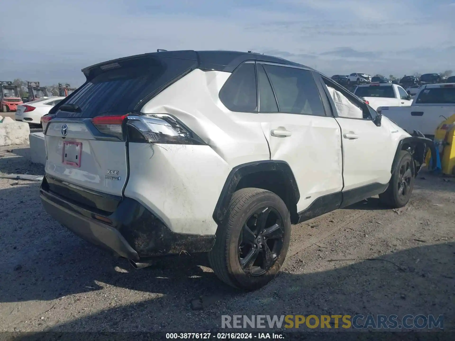 4 Photograph of a damaged car 2T3EWRFV3LW097867 TOYOTA RAV4 2020