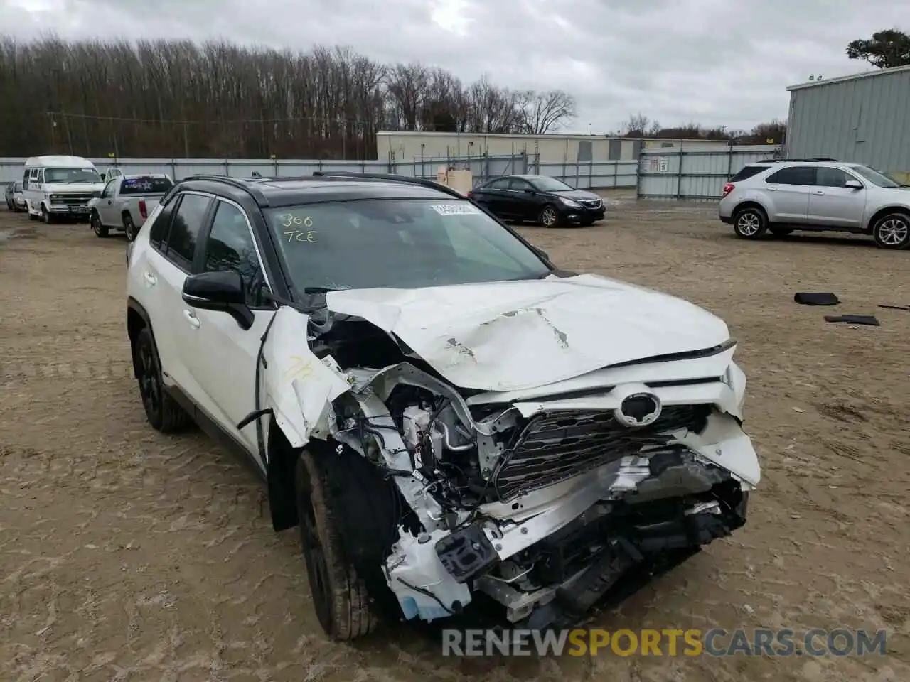 1 Photograph of a damaged car 2T3EWRFV4LW060956 TOYOTA RAV4 2020