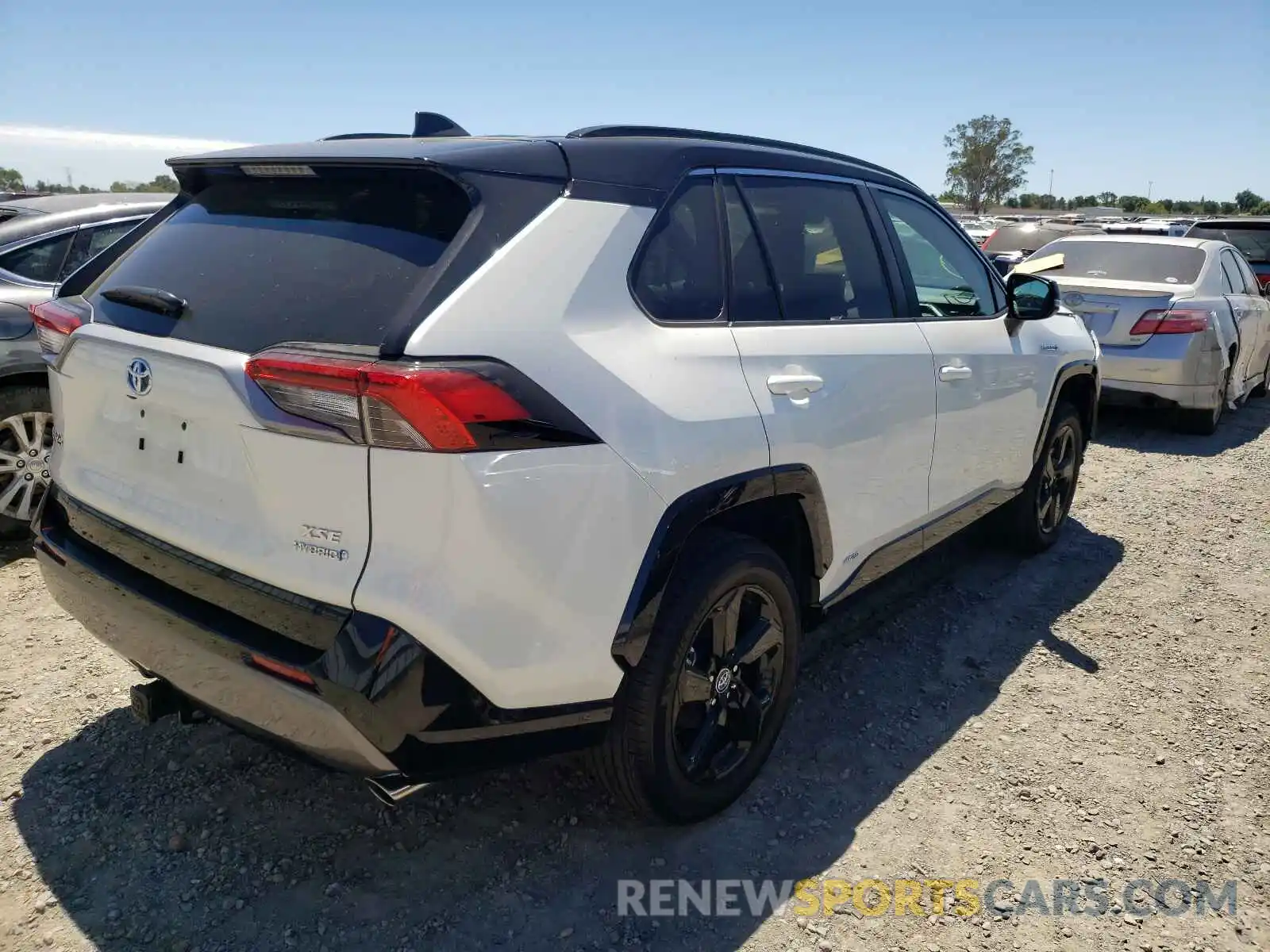 4 Photograph of a damaged car 2T3EWRFV4LW072363 TOYOTA RAV4 2020