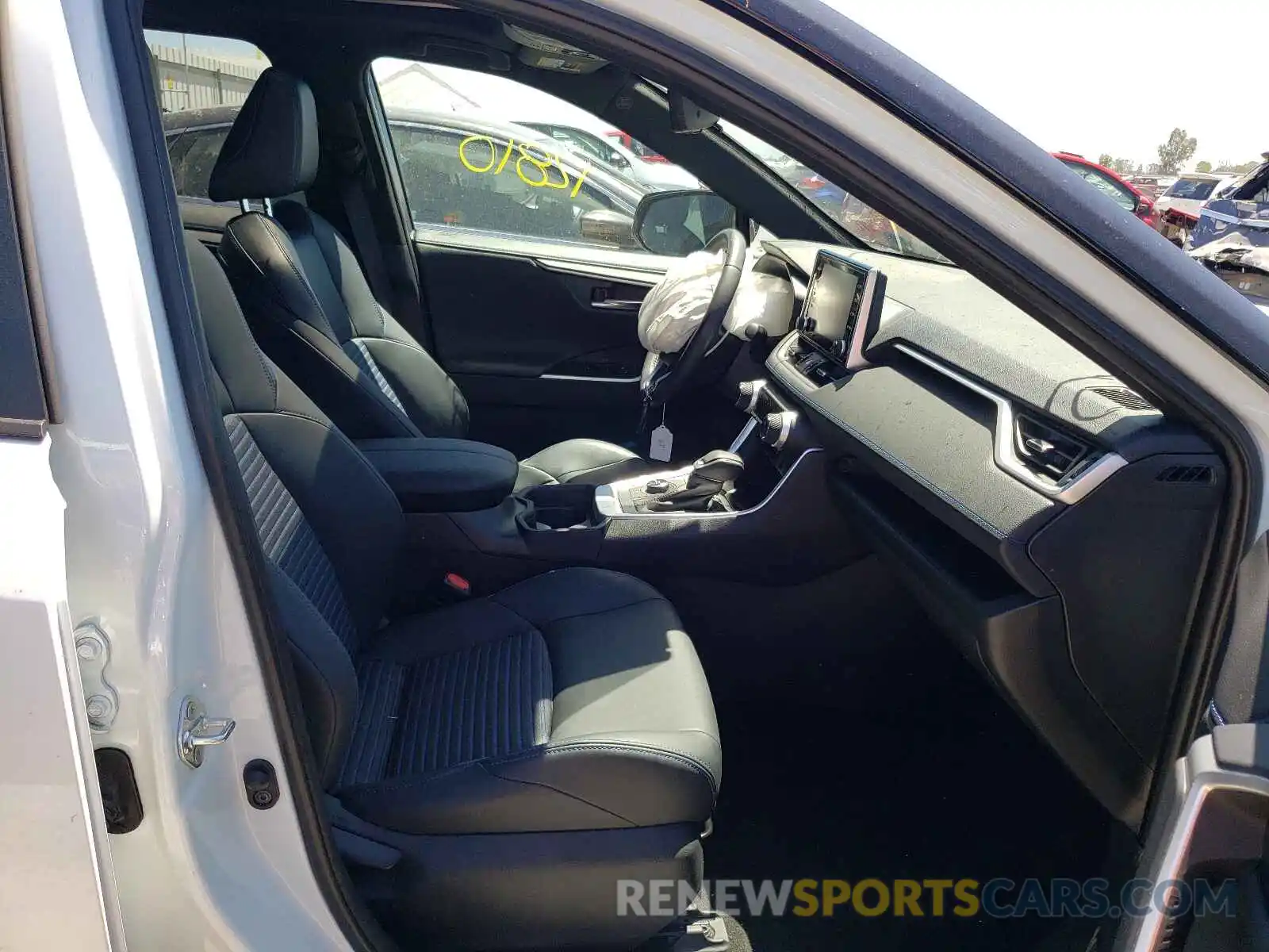 5 Photograph of a damaged car 2T3EWRFV4LW072363 TOYOTA RAV4 2020