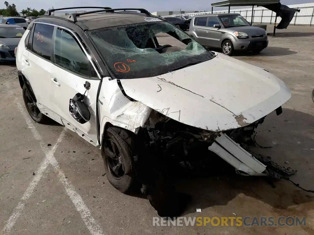 1 Photograph of a damaged car 2T3EWRFV4LW074050 TOYOTA RAV4 2020