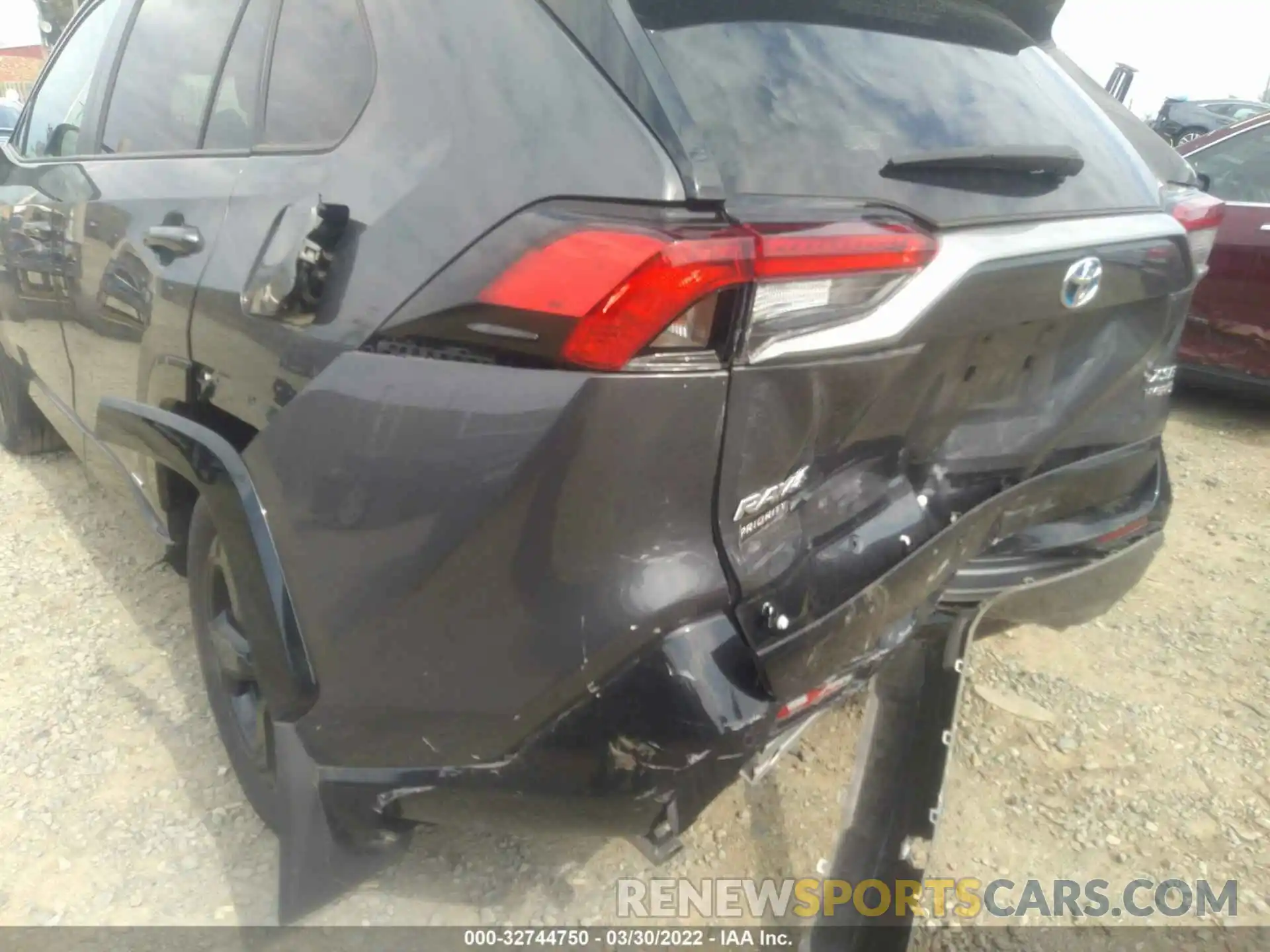 6 Photograph of a damaged car 2T3EWRFV4LW084173 TOYOTA RAV4 2020