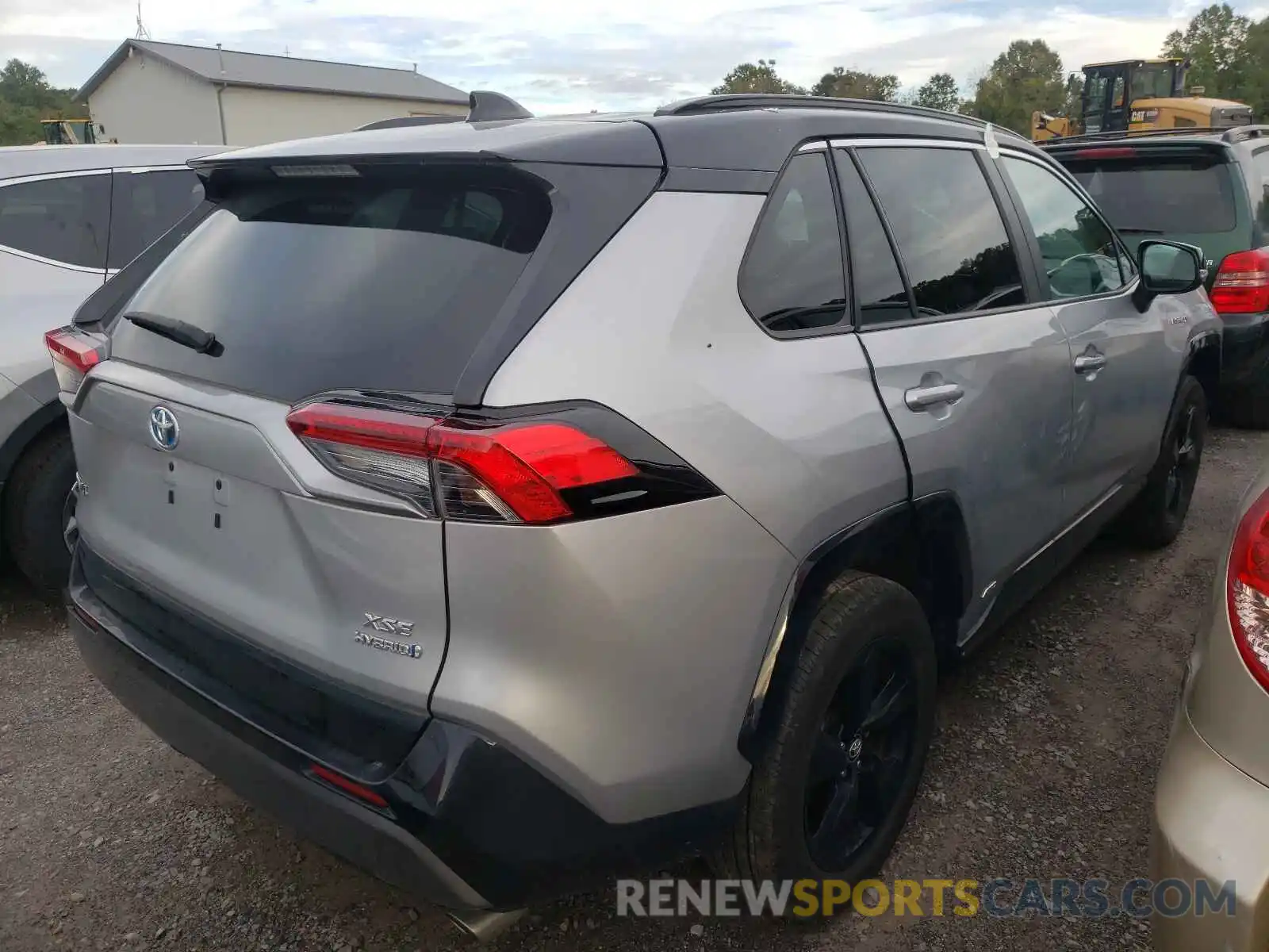 4 Photograph of a damaged car 2T3EWRFV4LW086487 TOYOTA RAV4 2020