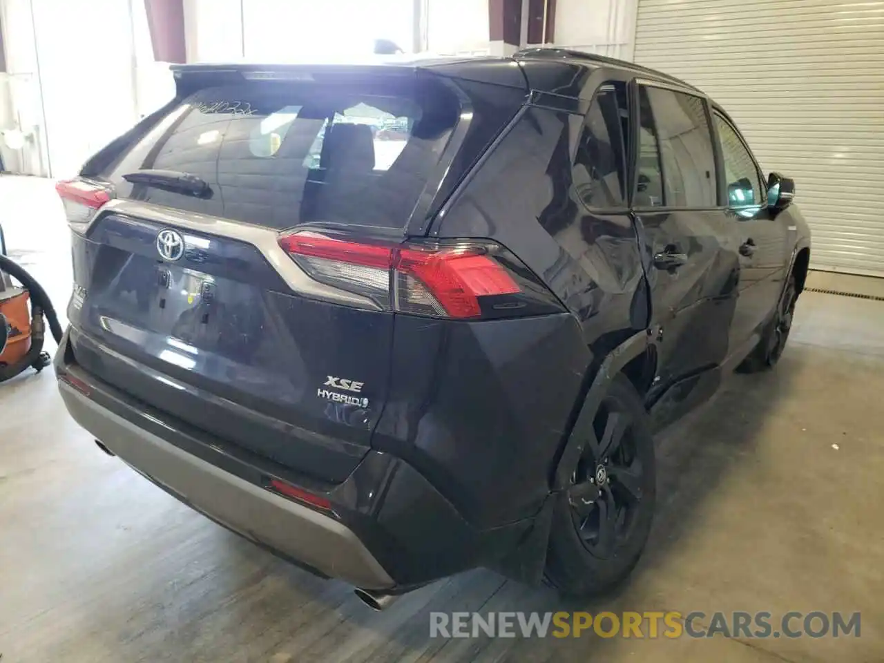 4 Photograph of a damaged car 2T3EWRFV4LW099756 TOYOTA RAV4 2020