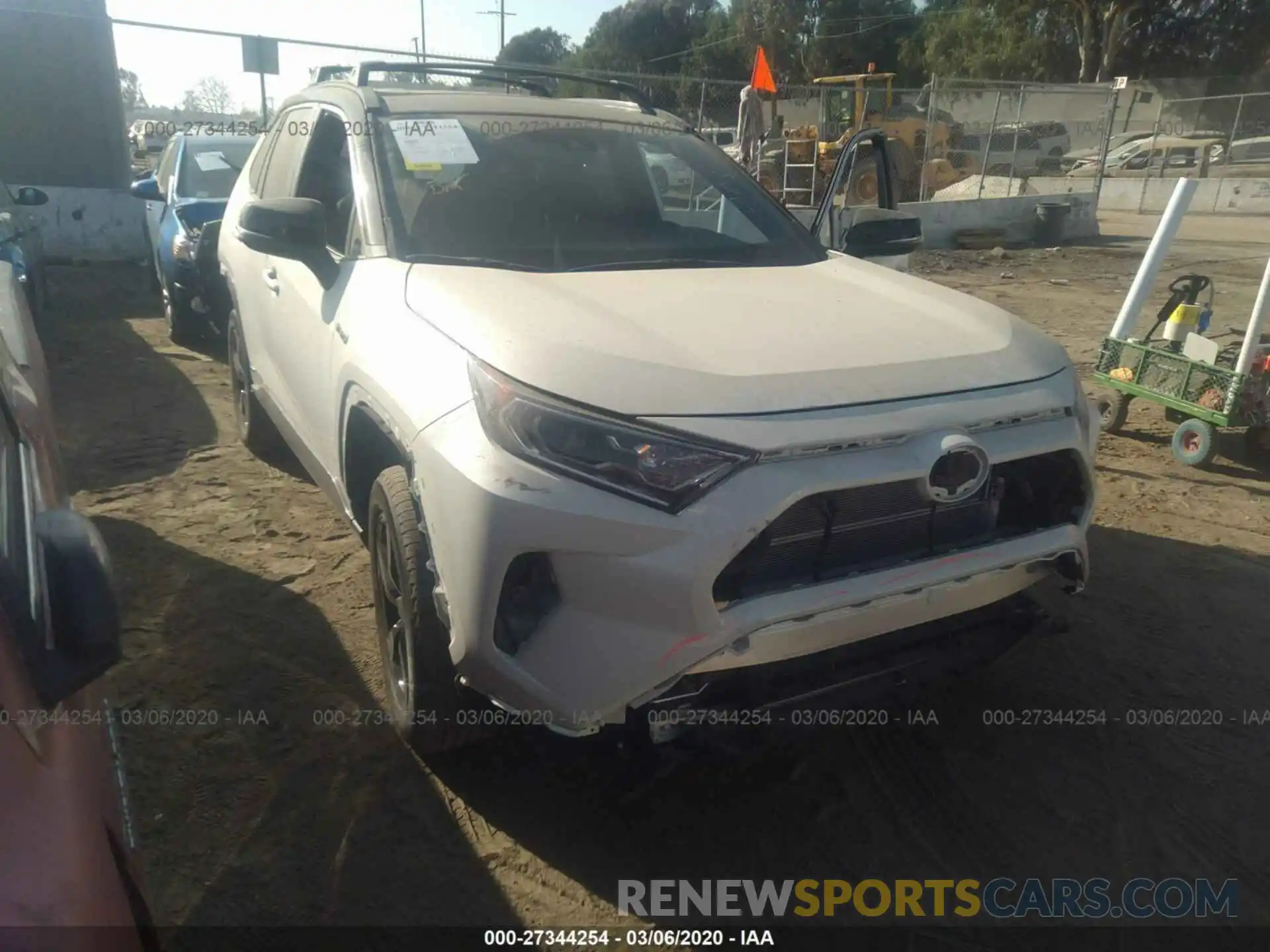 1 Photograph of a damaged car 2T3EWRFV5LW052333 TOYOTA RAV4 2020