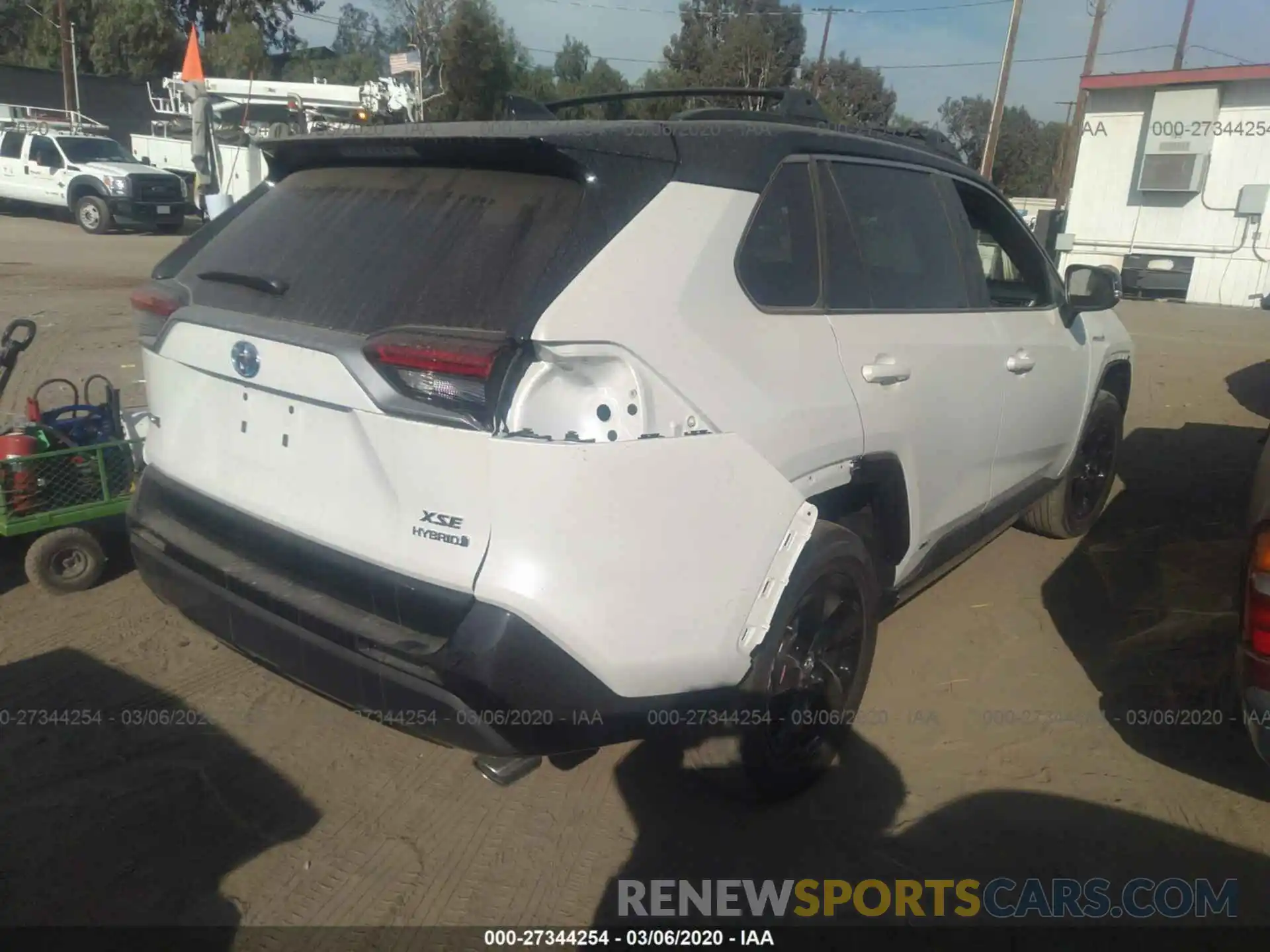 4 Photograph of a damaged car 2T3EWRFV5LW052333 TOYOTA RAV4 2020