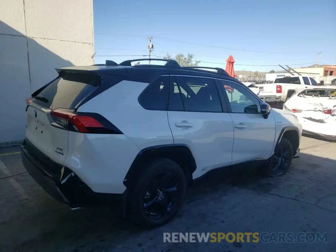 4 Photograph of a damaged car 2T3EWRFV5LW074266 TOYOTA RAV4 2020