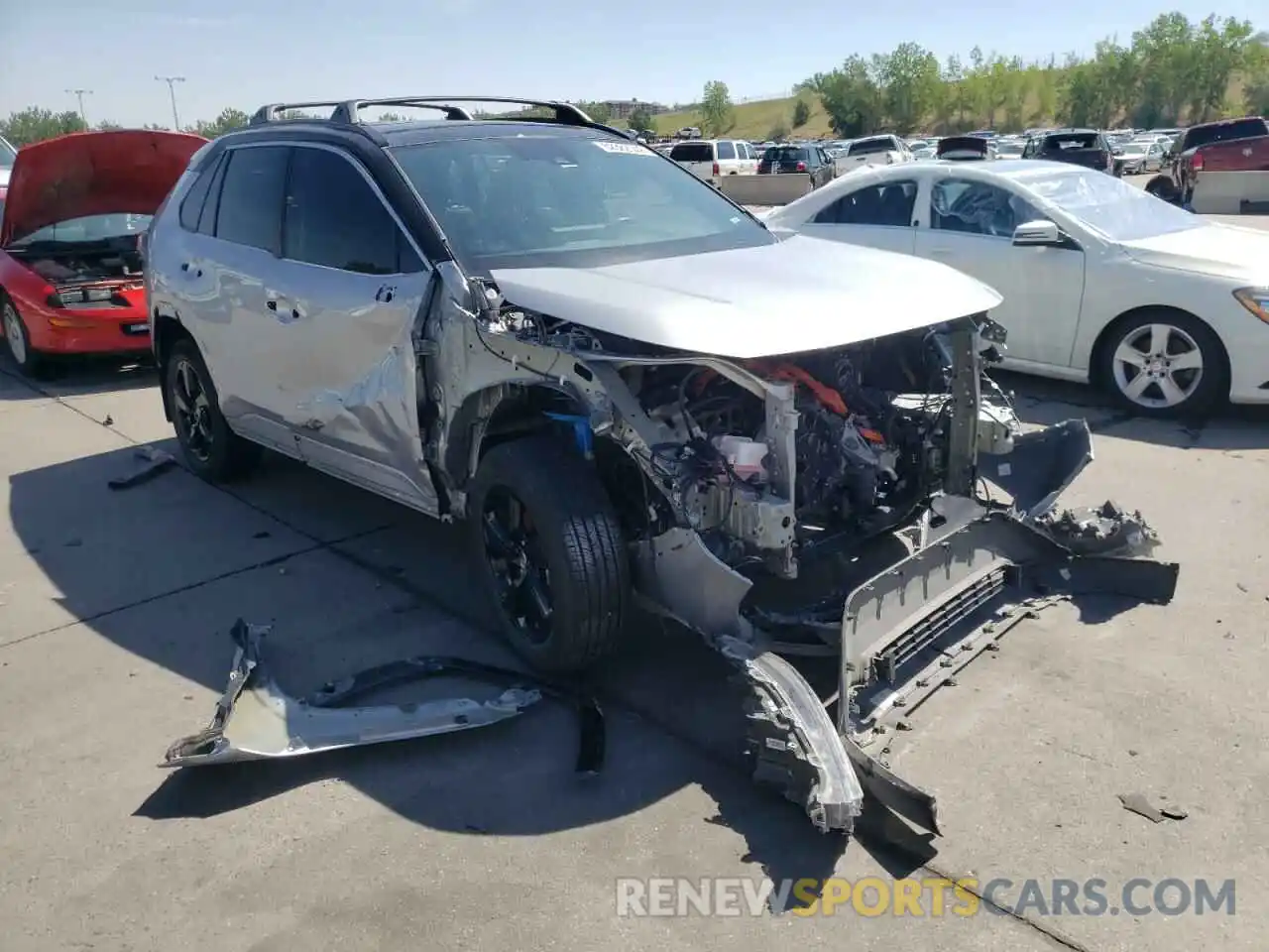 1 Photograph of a damaged car 2T3EWRFV5LW079015 TOYOTA RAV4 2020