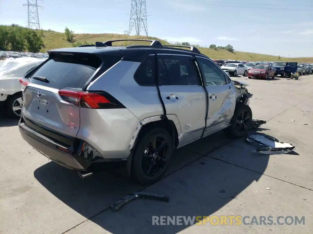 4 Photograph of a damaged car 2T3EWRFV5LW079015 TOYOTA RAV4 2020