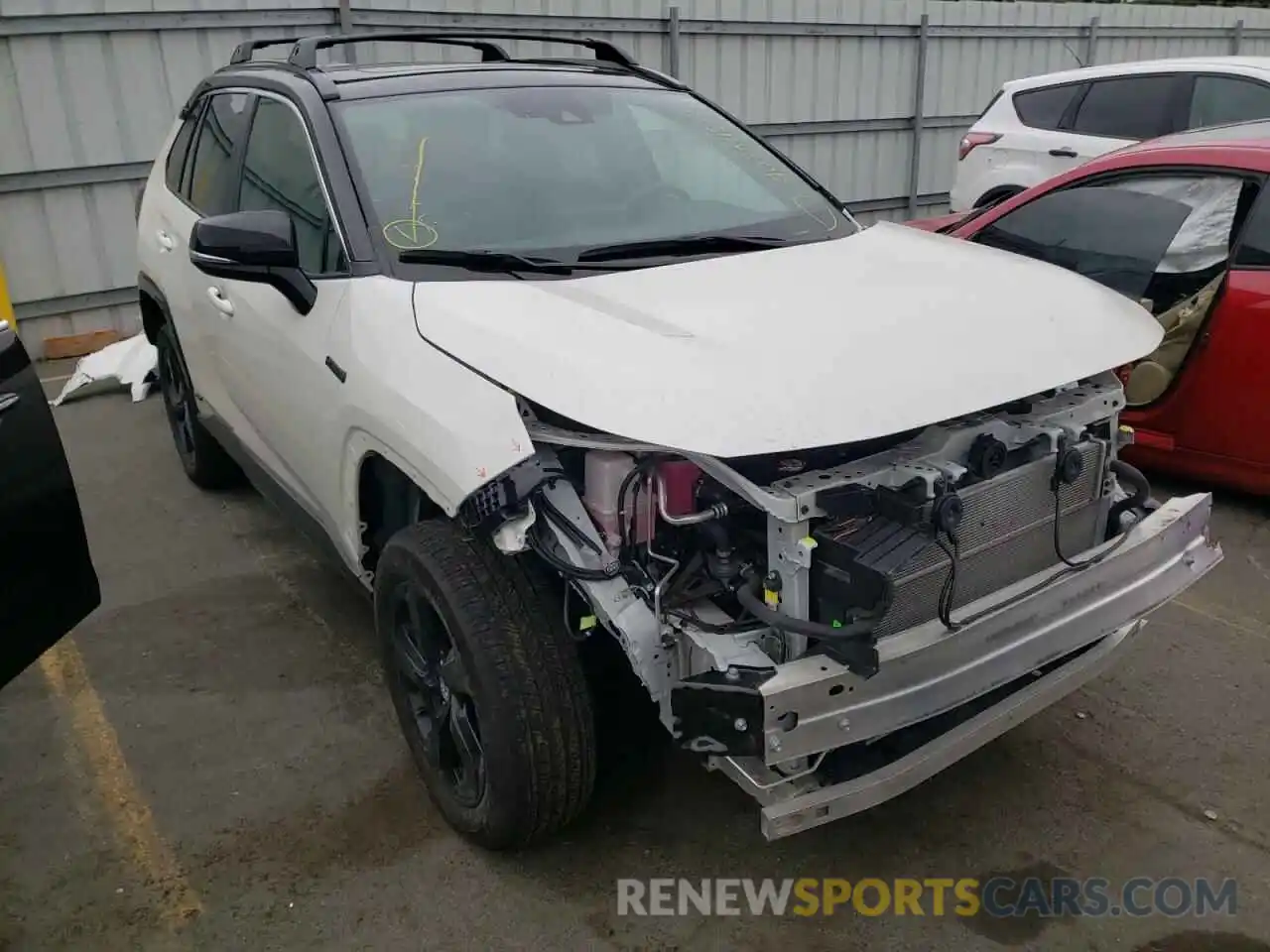 1 Photograph of a damaged car 2T3EWRFV5LW084683 TOYOTA RAV4 2020