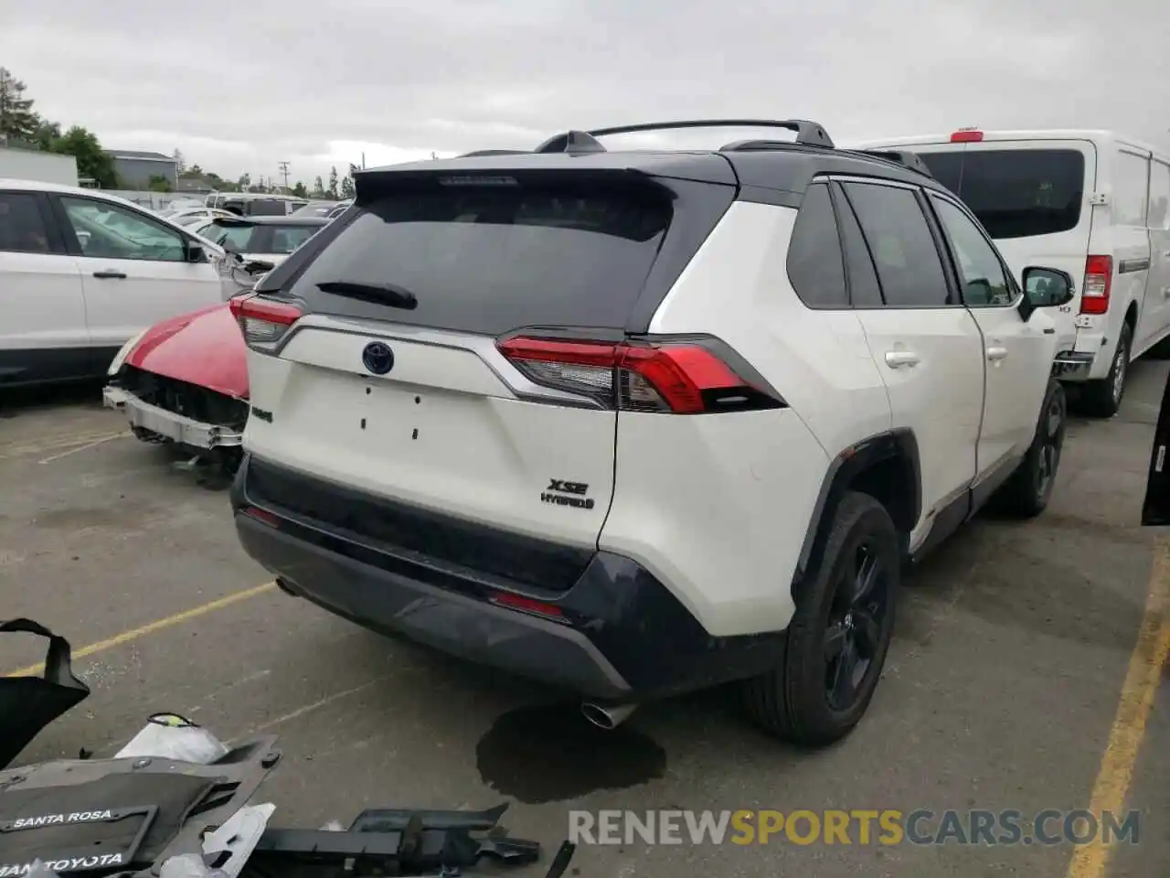 4 Photograph of a damaged car 2T3EWRFV5LW084683 TOYOTA RAV4 2020