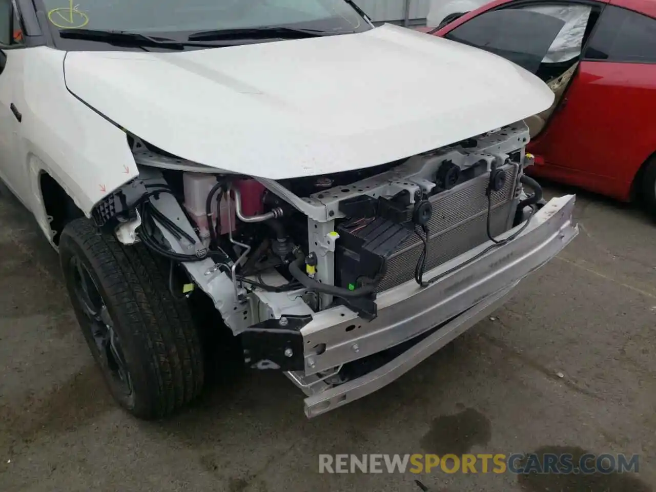 9 Photograph of a damaged car 2T3EWRFV5LW084683 TOYOTA RAV4 2020