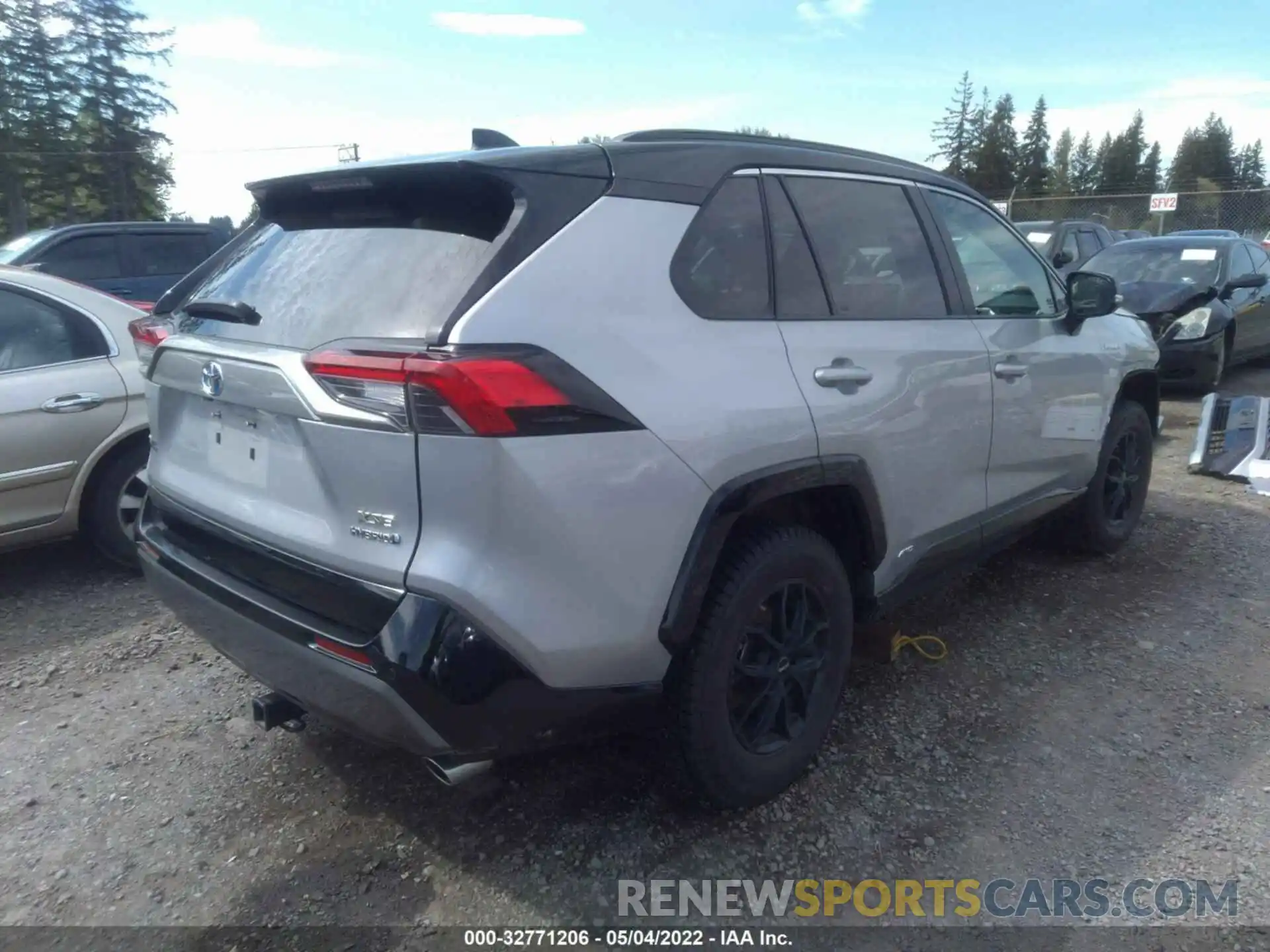 4 Photograph of a damaged car 2T3EWRFV5LW098096 TOYOTA RAV4 2020